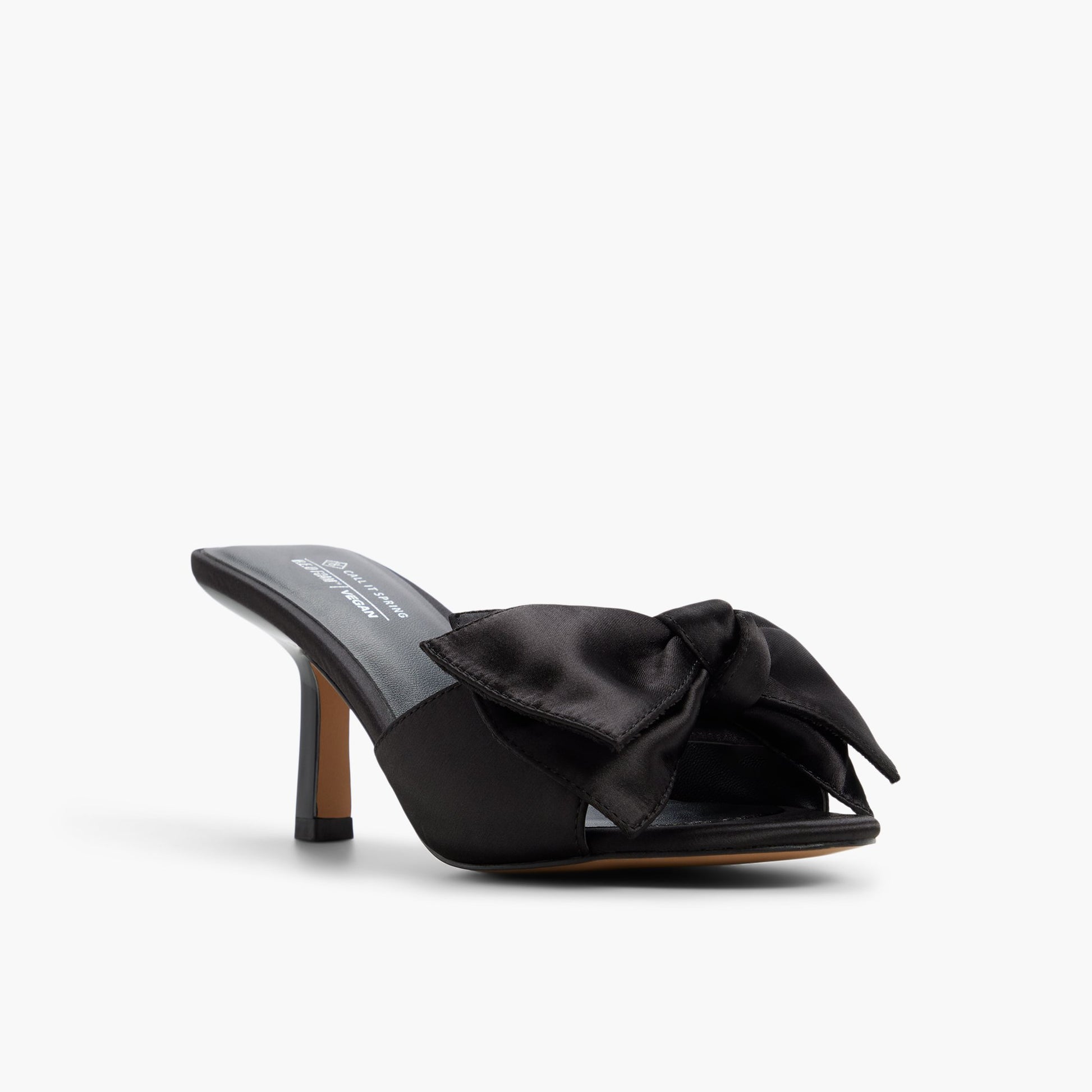 Three-quarter angle of Black Molliee 's front side