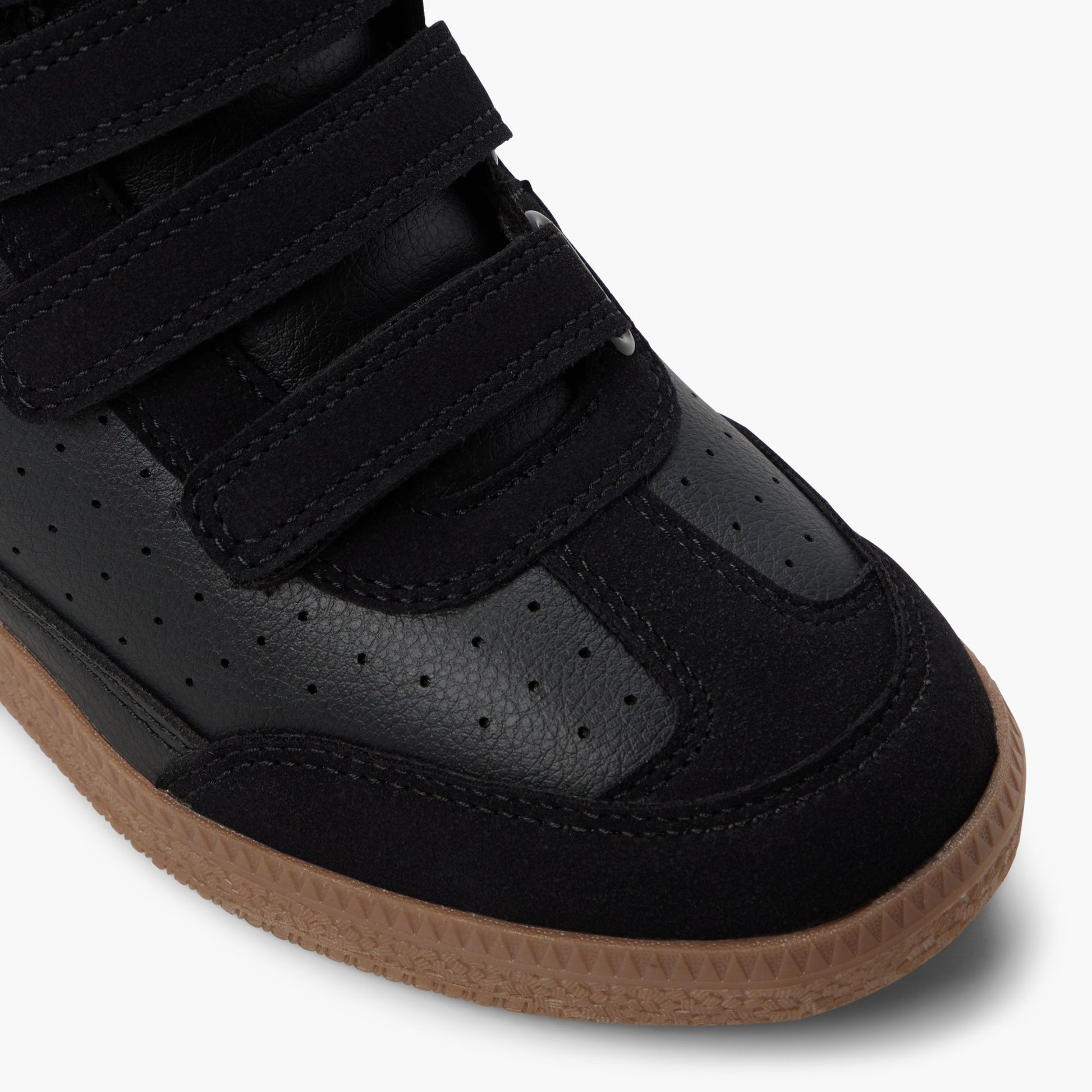 Test FR:Close-up of the Noir Nikcolette