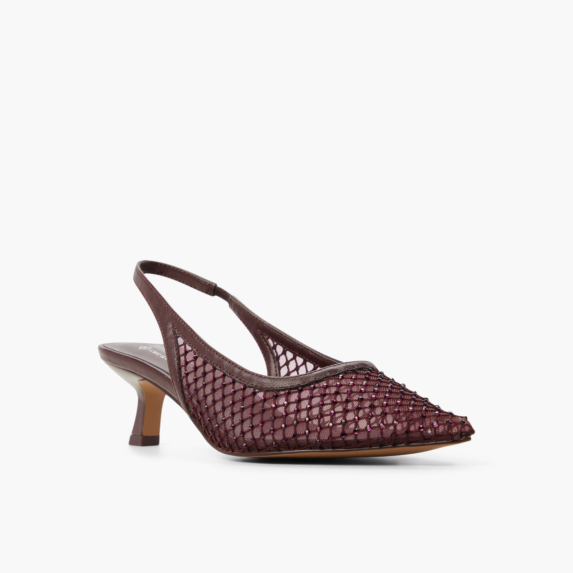 Three-quarter angle of Bordo Dariahh 's front side