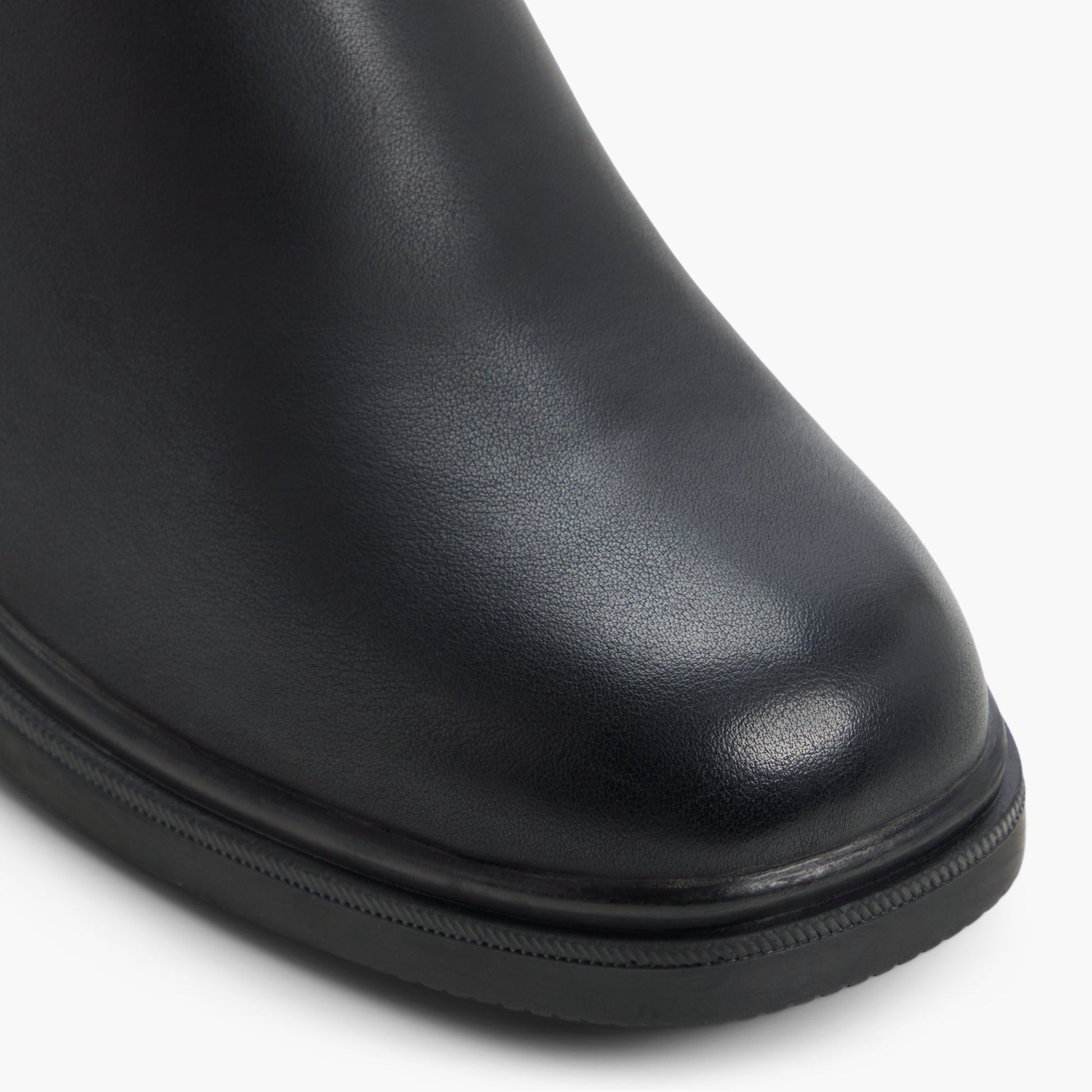 Test FR:Close-up of the Noir Devynn