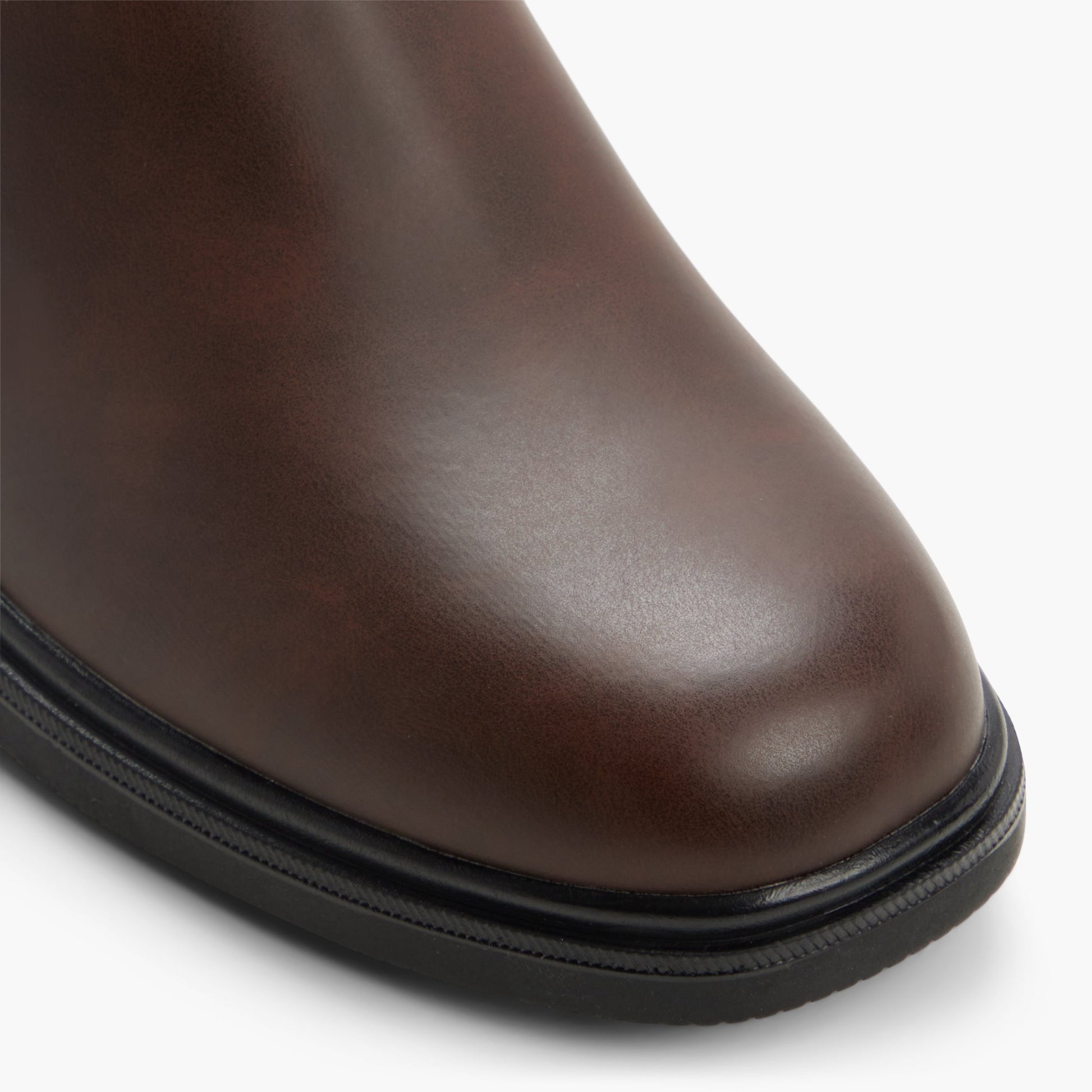 Close-up of the Cognac Devynn