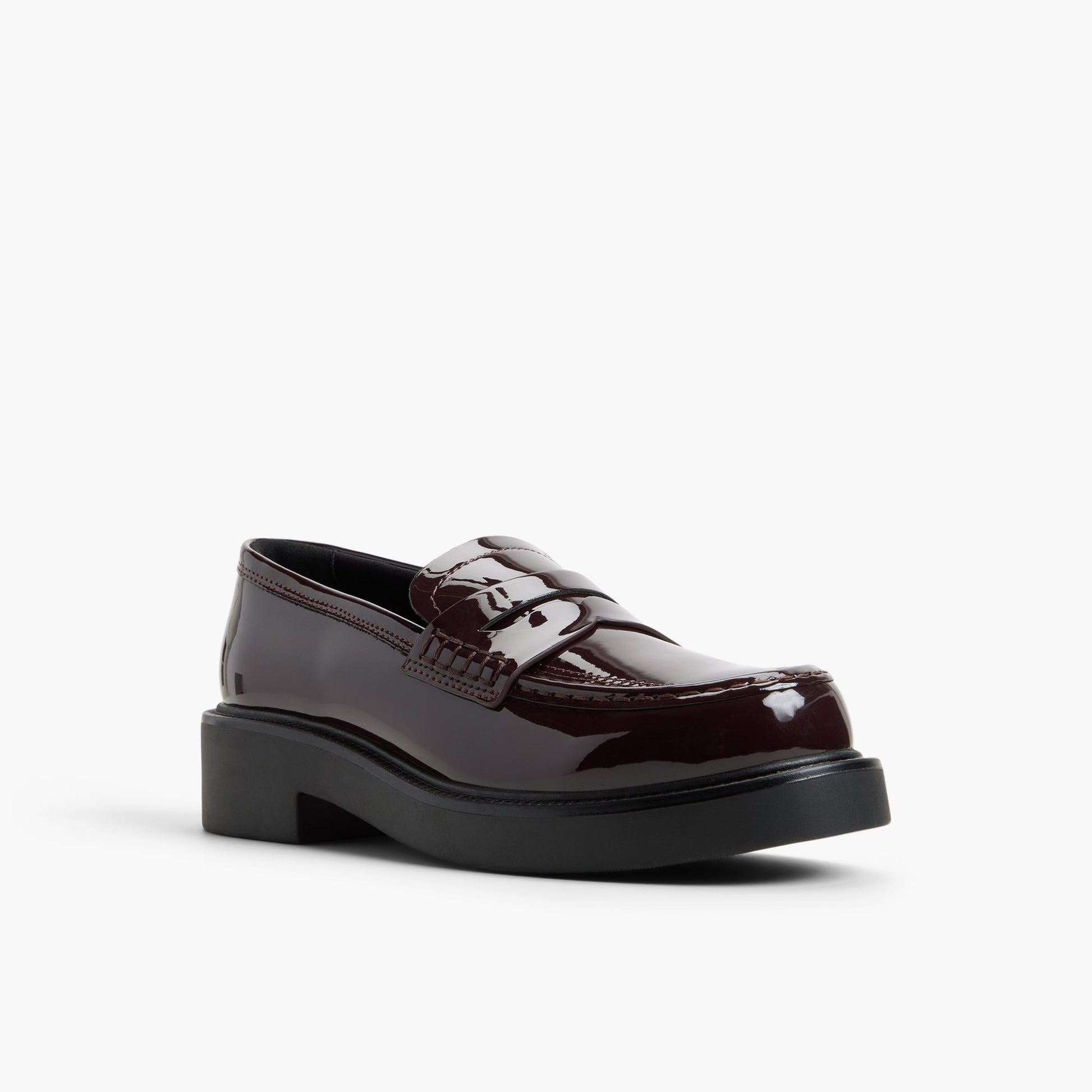 Three-quarter angle of Bordo Vallie Loafers's front side