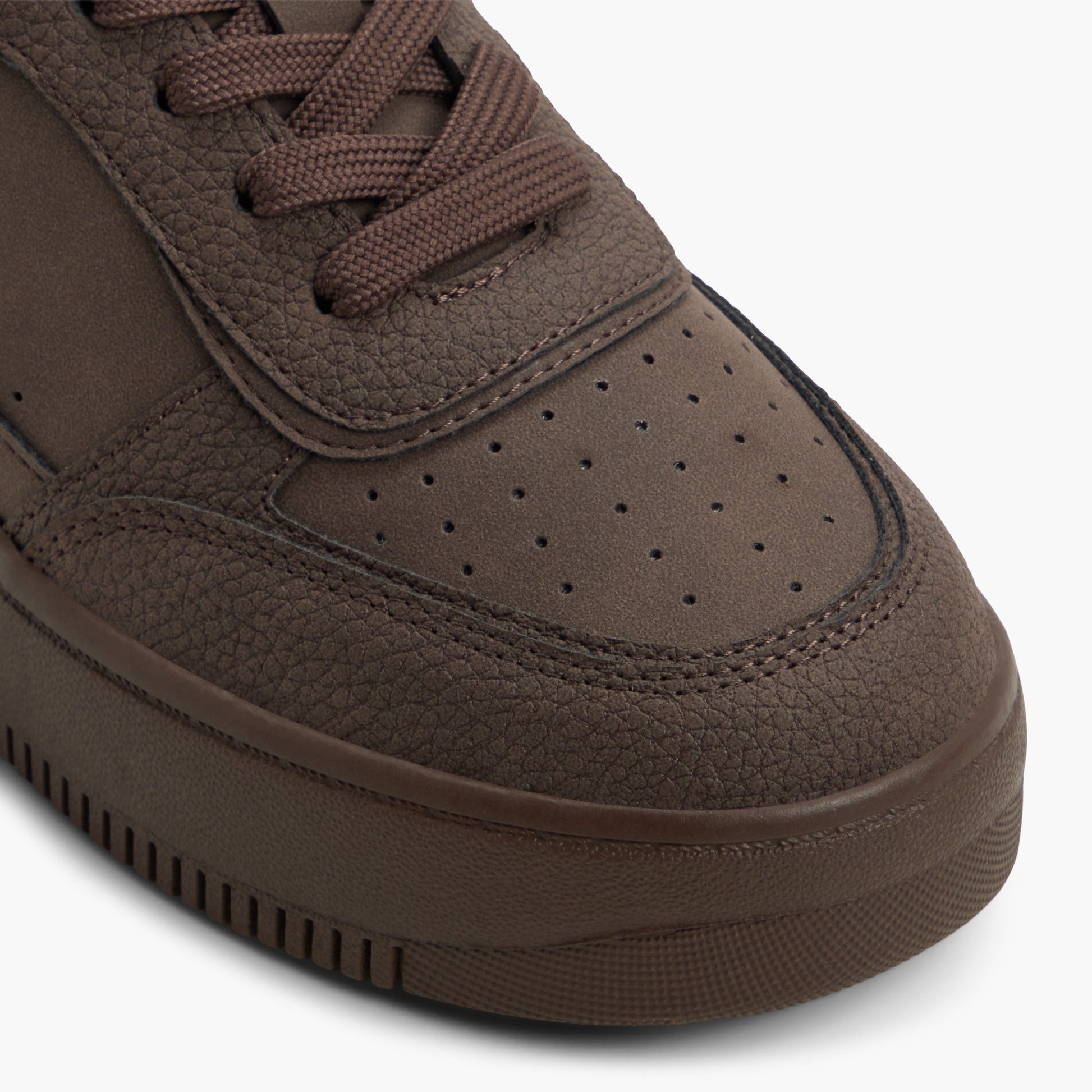 Close-up of the Dark brown Freshy Sneakers