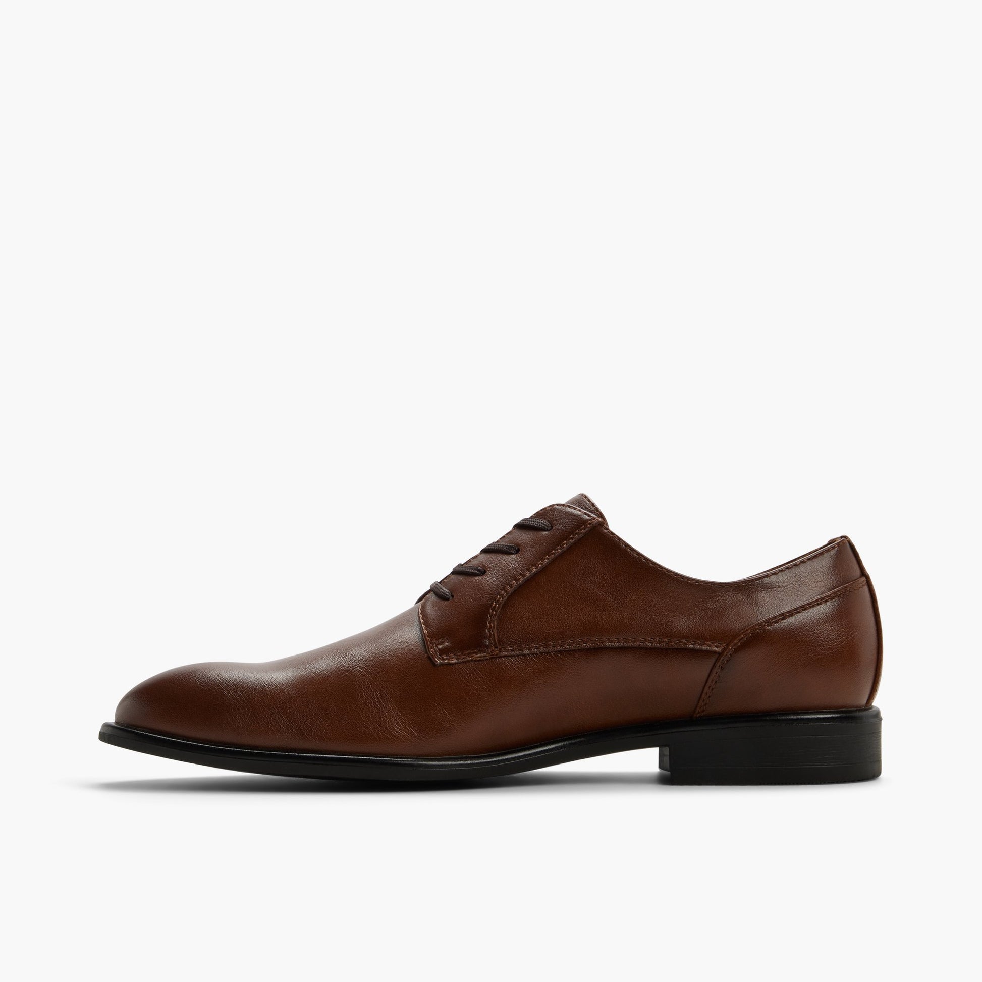 Test FR:Side view of Cognac Burnham Chaussures derby