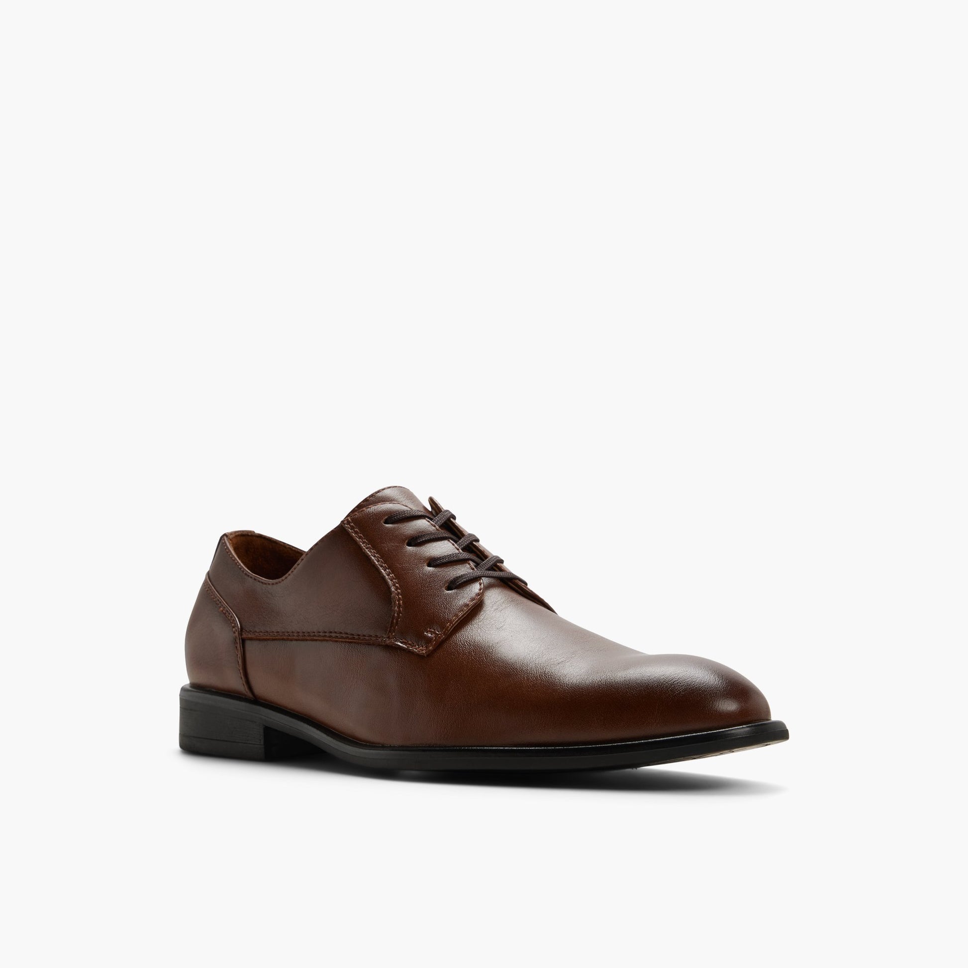 Test FR:Three-quarter angle of Cognac Burnham Chaussures derby's front side