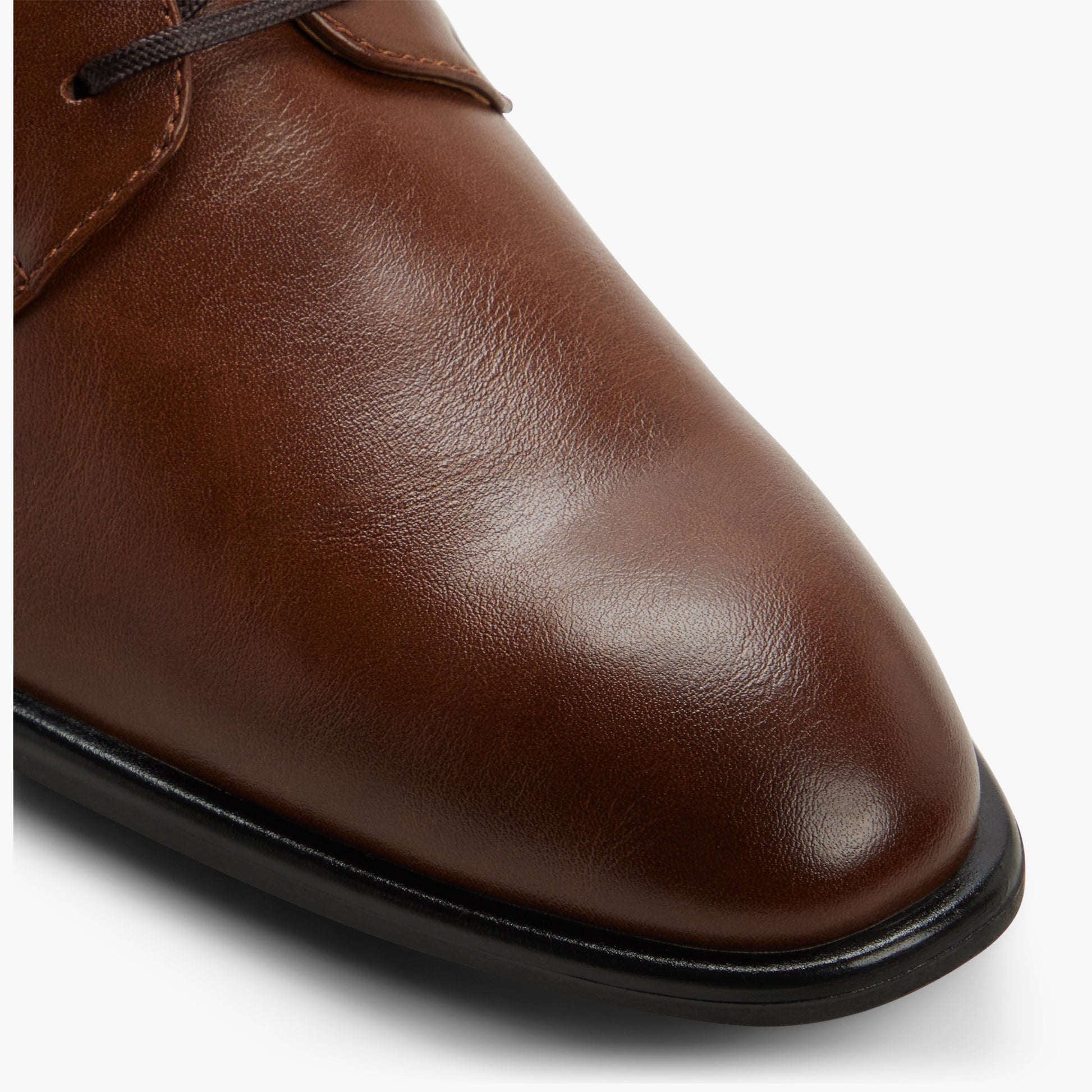 Test FR:Close-up of the Cognac Burnham Chaussures derby