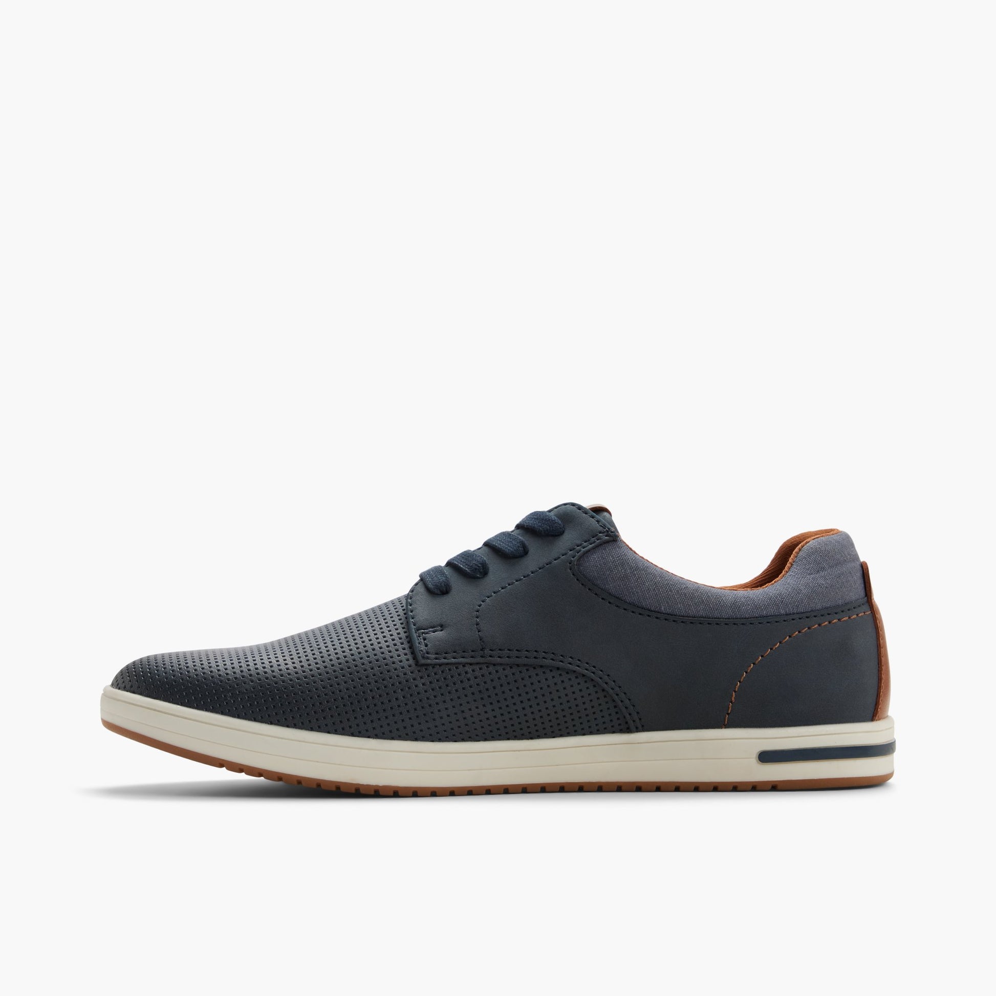Test FR:Side view of Marine Dorchester Chaussures à lacets