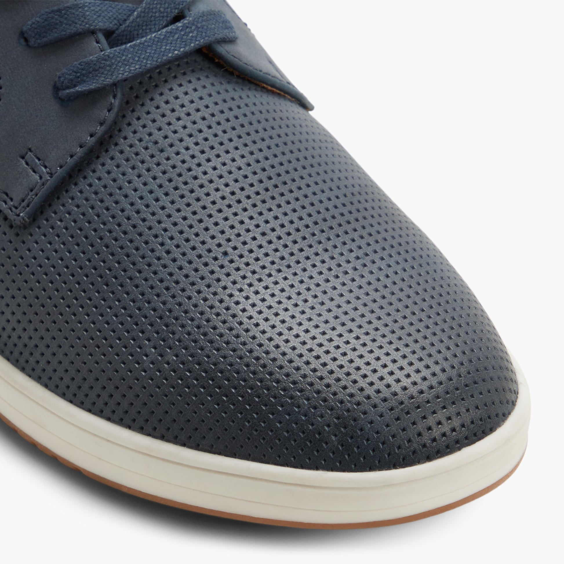 Test FR:Close-up of the Marine Dorchester Chaussures à lacets