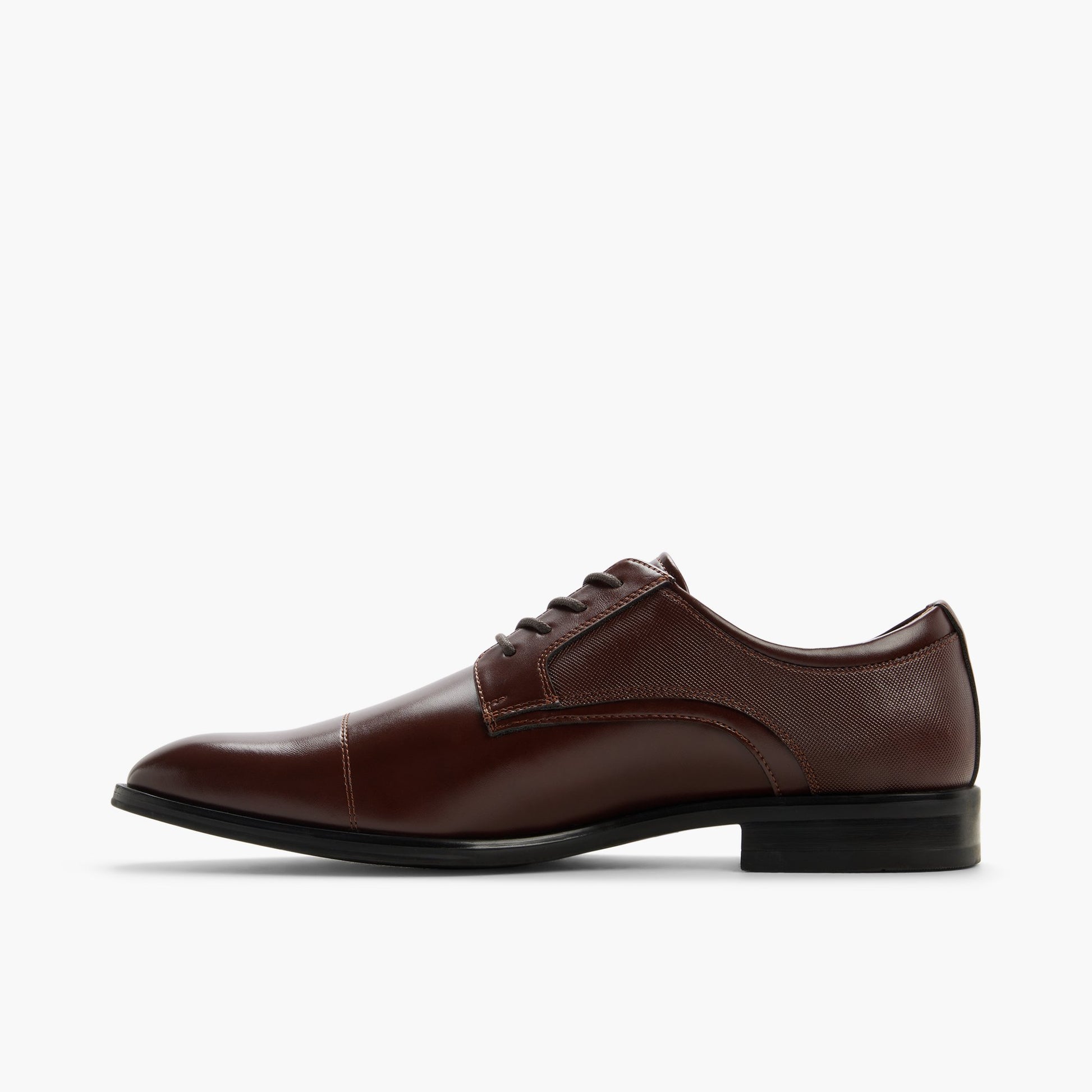 Test FR:Side view of Marron Foncé Peck Chaussures derby