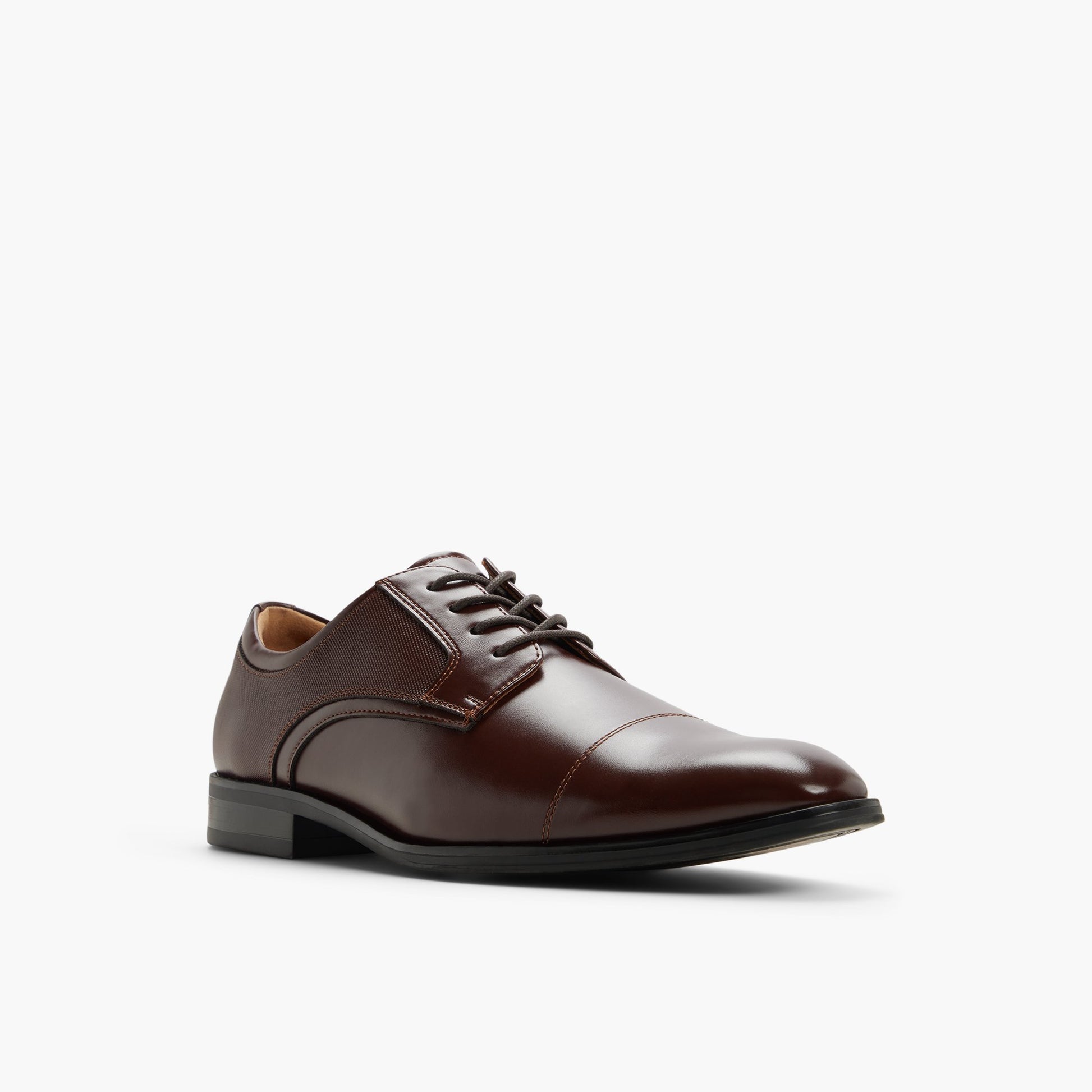 Test FR:Three-quarter angle of Marron Foncé Peck Chaussures derby's front side