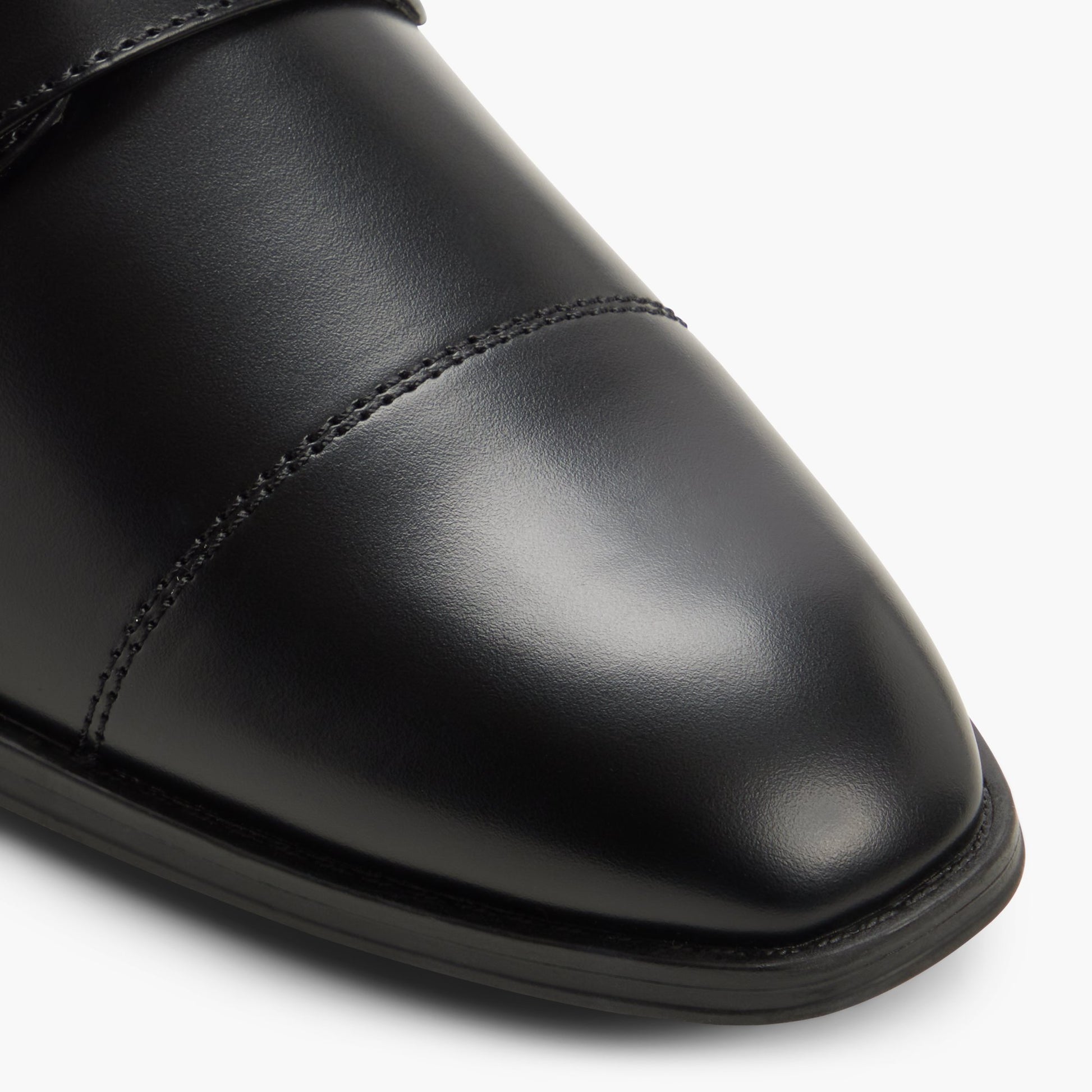 Test FR:Close-up of the Noir Belmonte Chaussures à double bride de moine_x000D_