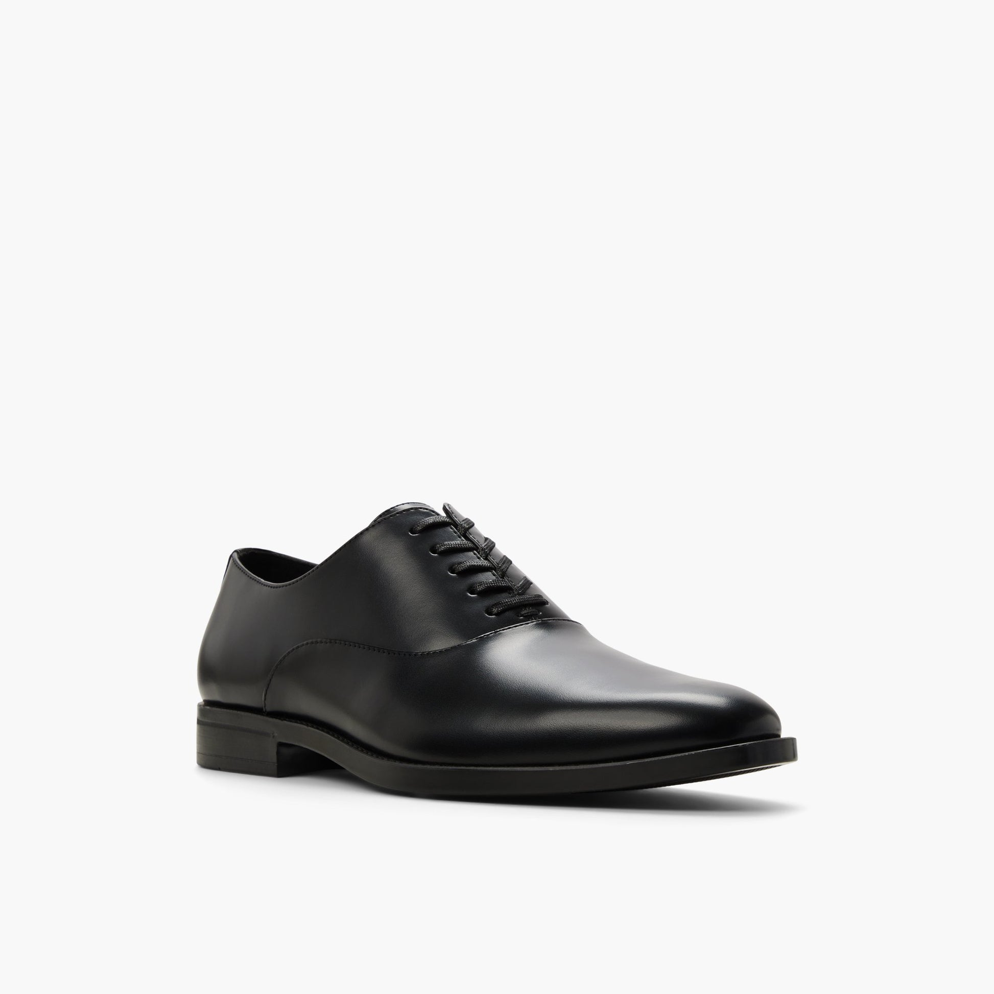 Test FR:Three-quarter angle of Noir Caraway Chaussures oxford's front side