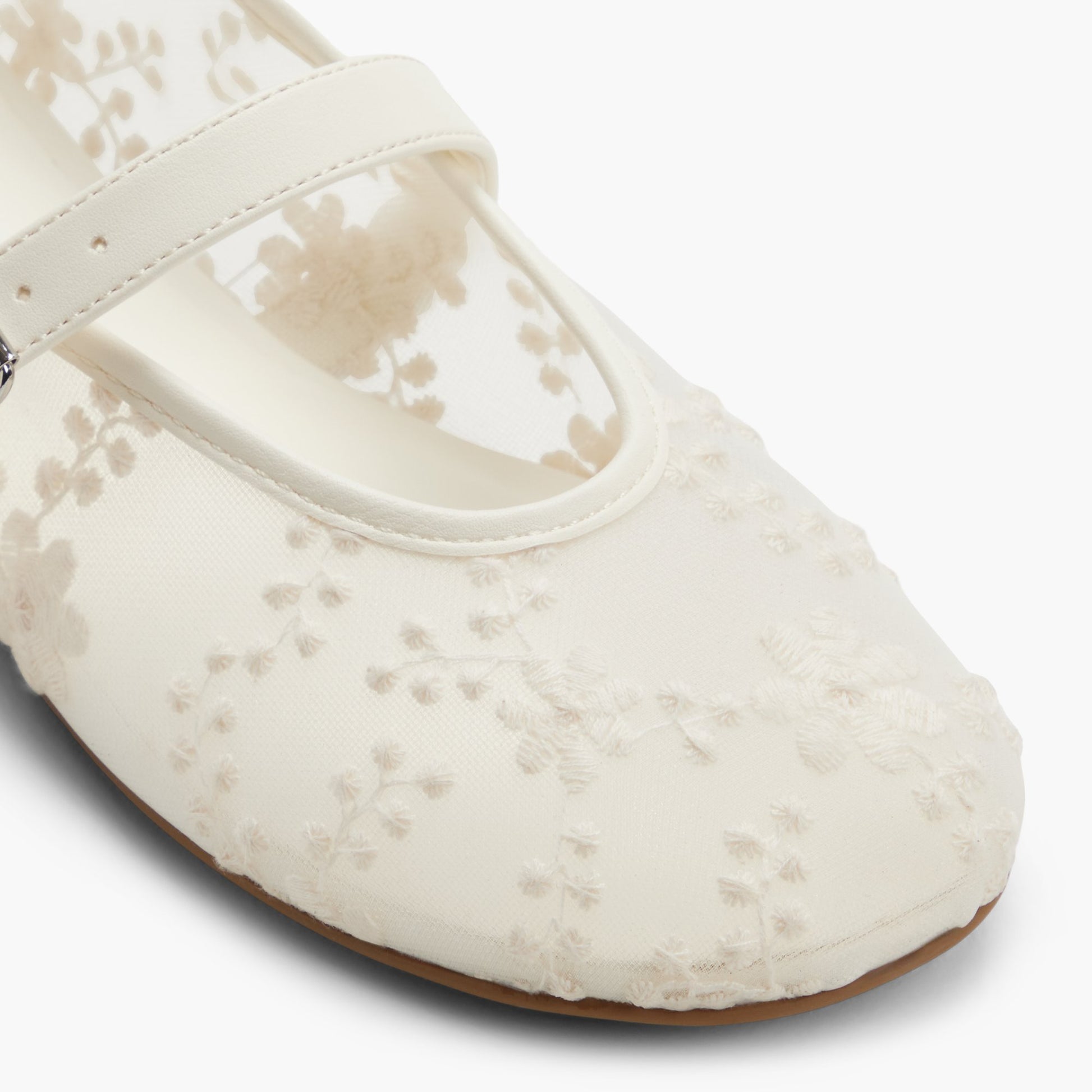 Test FR:Close-up of the Autre Blanc Elyiaa Ballerines Mary Janes en mesh