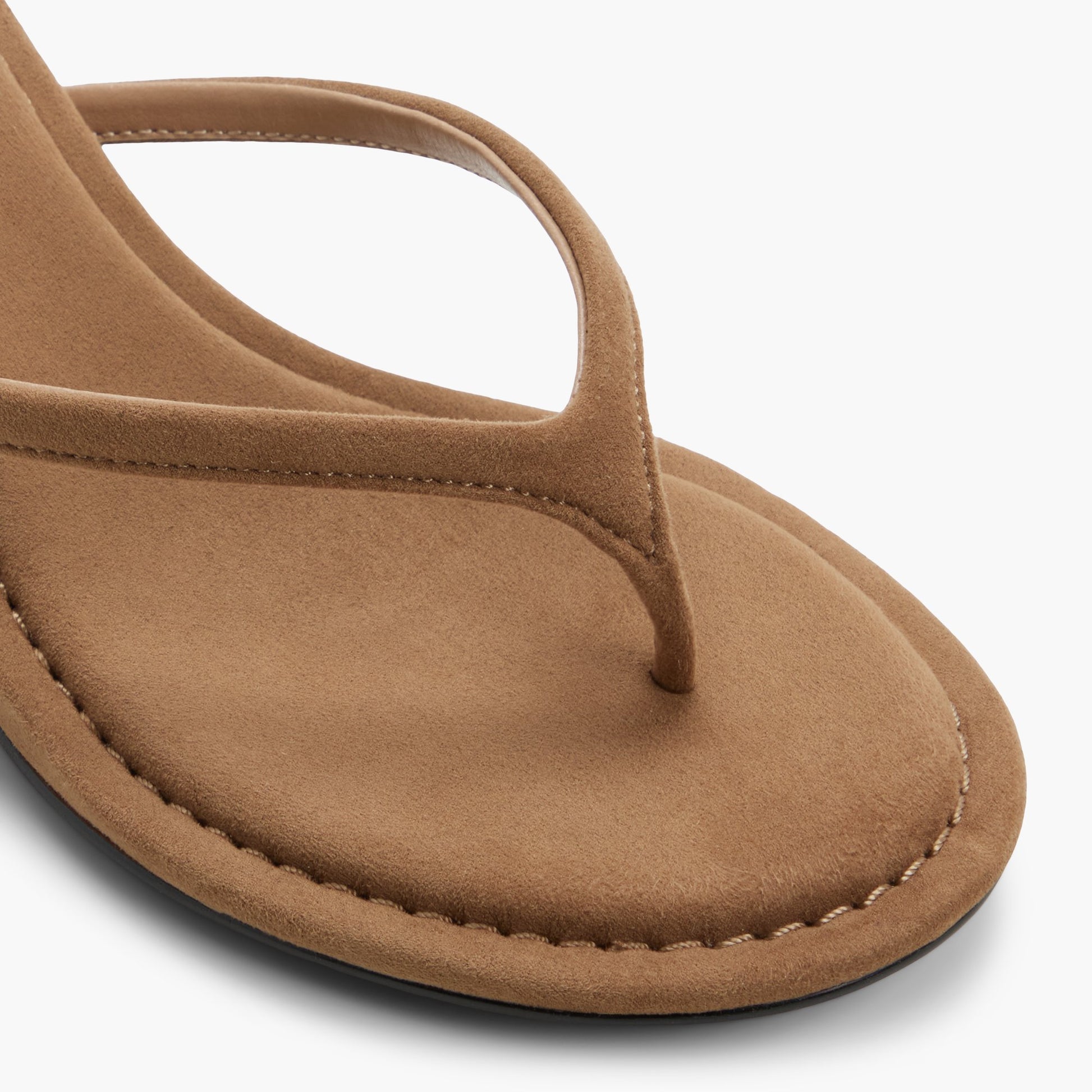 Test FR:Close-up of the Taupe Ashaa Sandales tong à talon