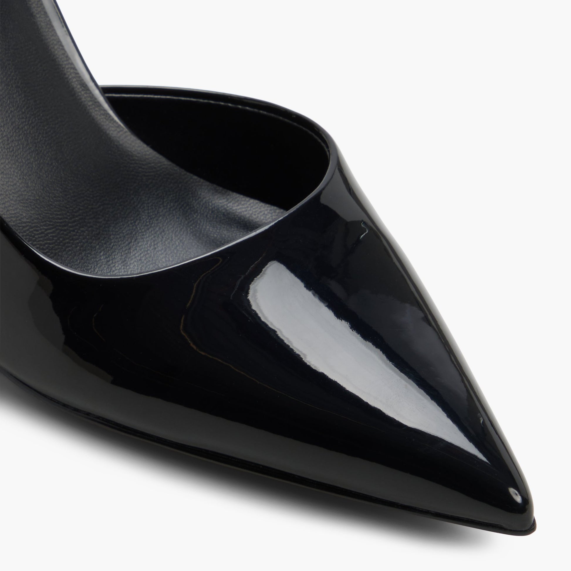 Close-up of the Black Liivelyy Mid-Heel Pumps