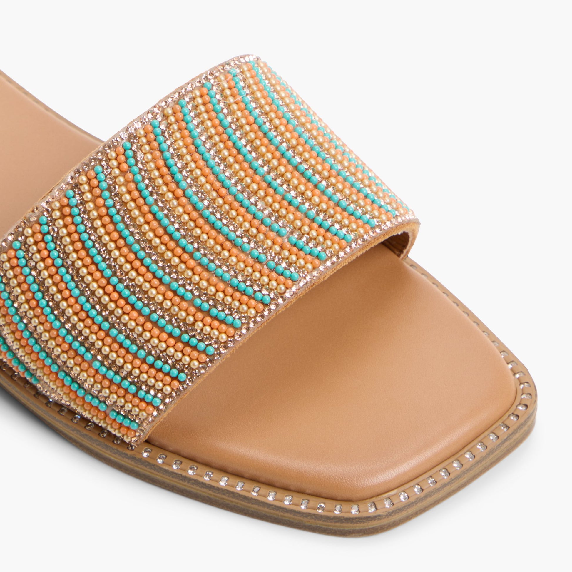 Gros plan de la Multicouleur Indiya Claquettes