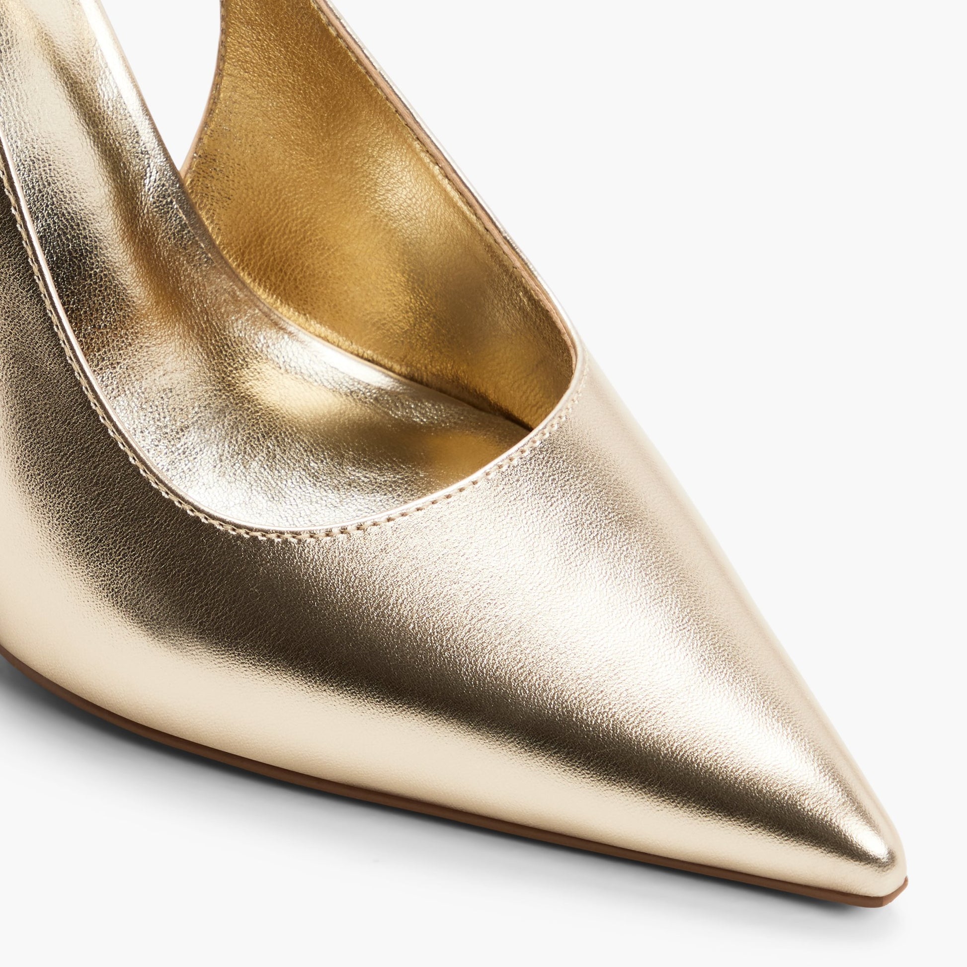 Test FR:Close-up of the Or Daniellaa Talons à bride arrière