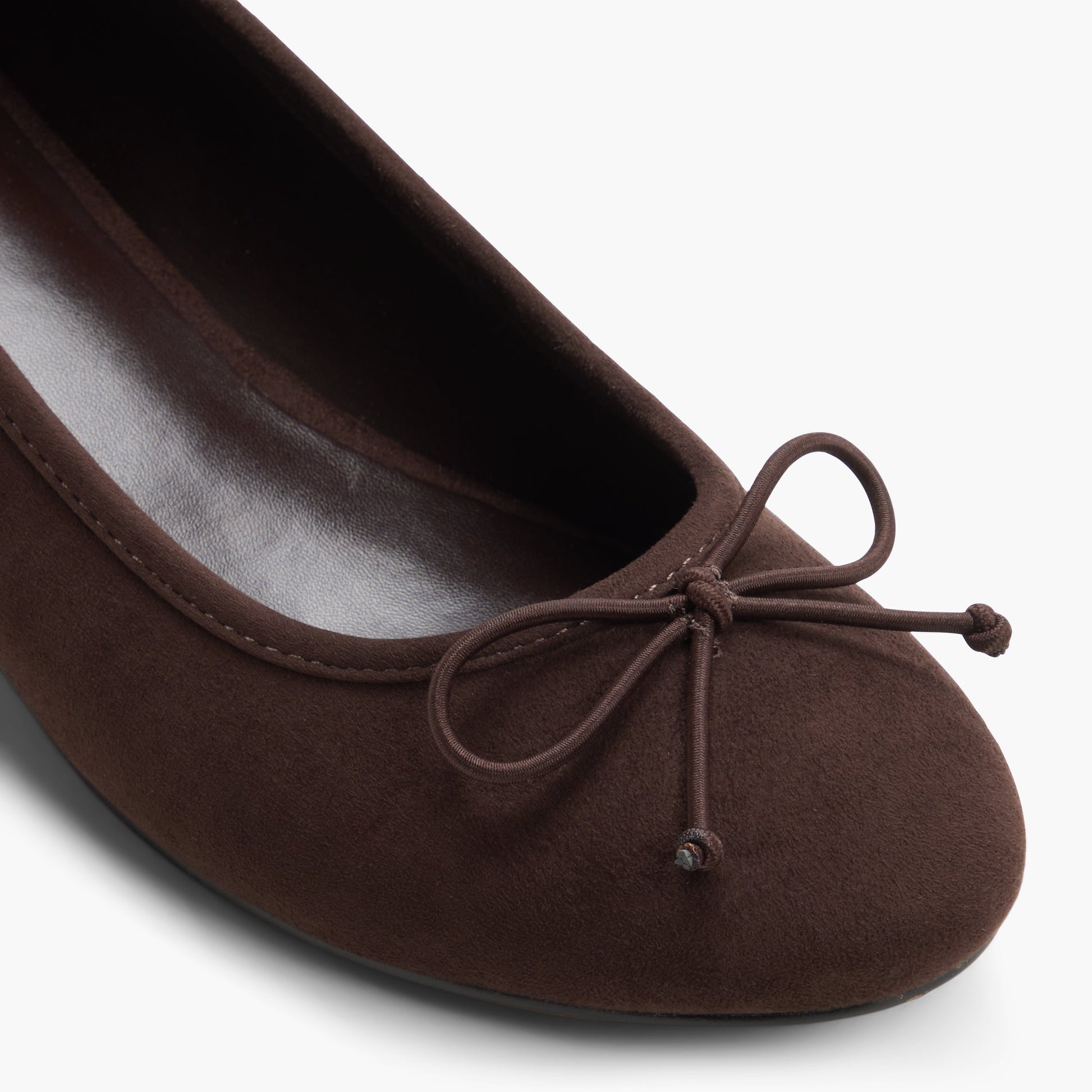 Close-up of the Dark brown Poiise Block Heel Ballerinas