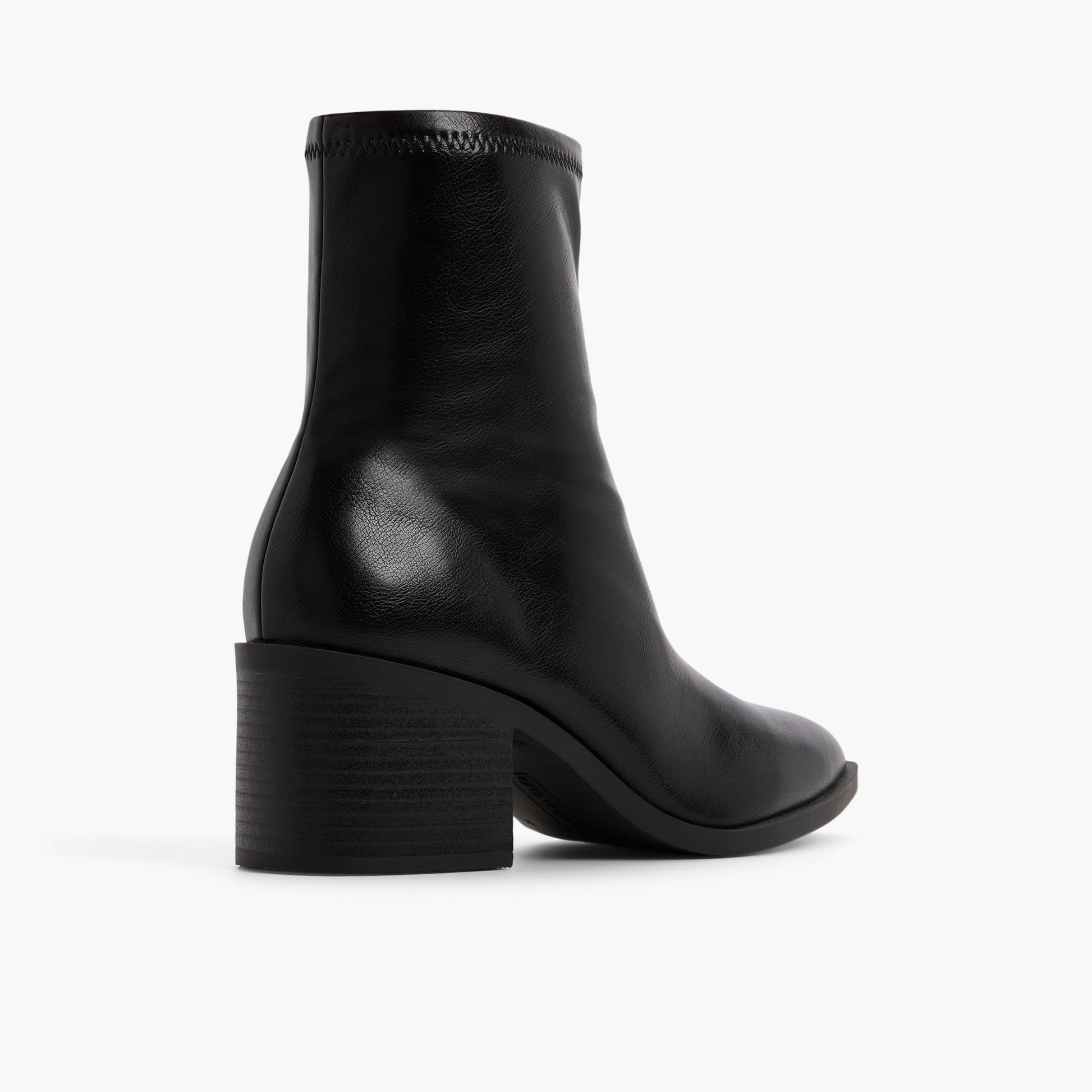 Three-quarter angle of Black Tiffani 's back side