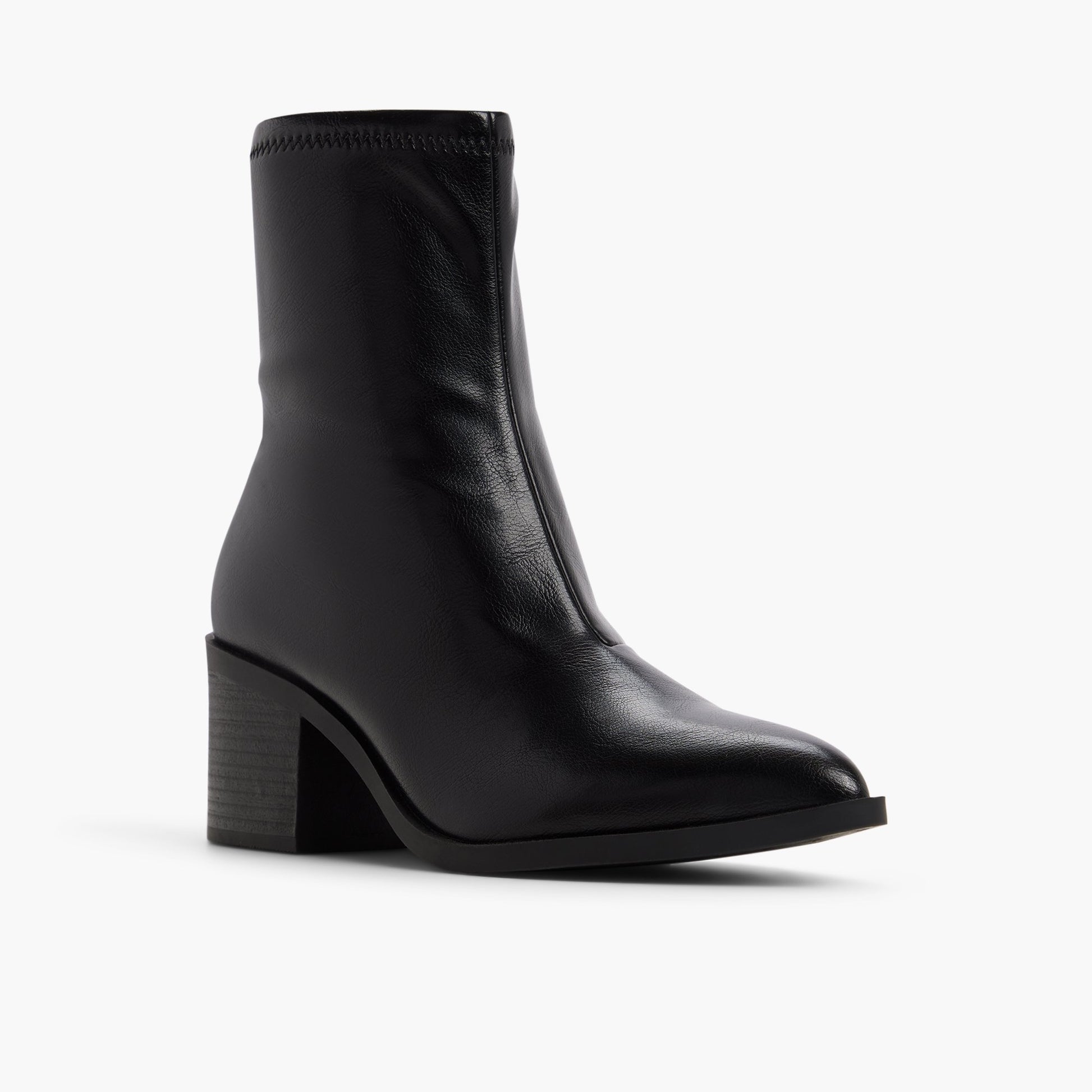 Three-quarter angle of Black Tiffani 's front side