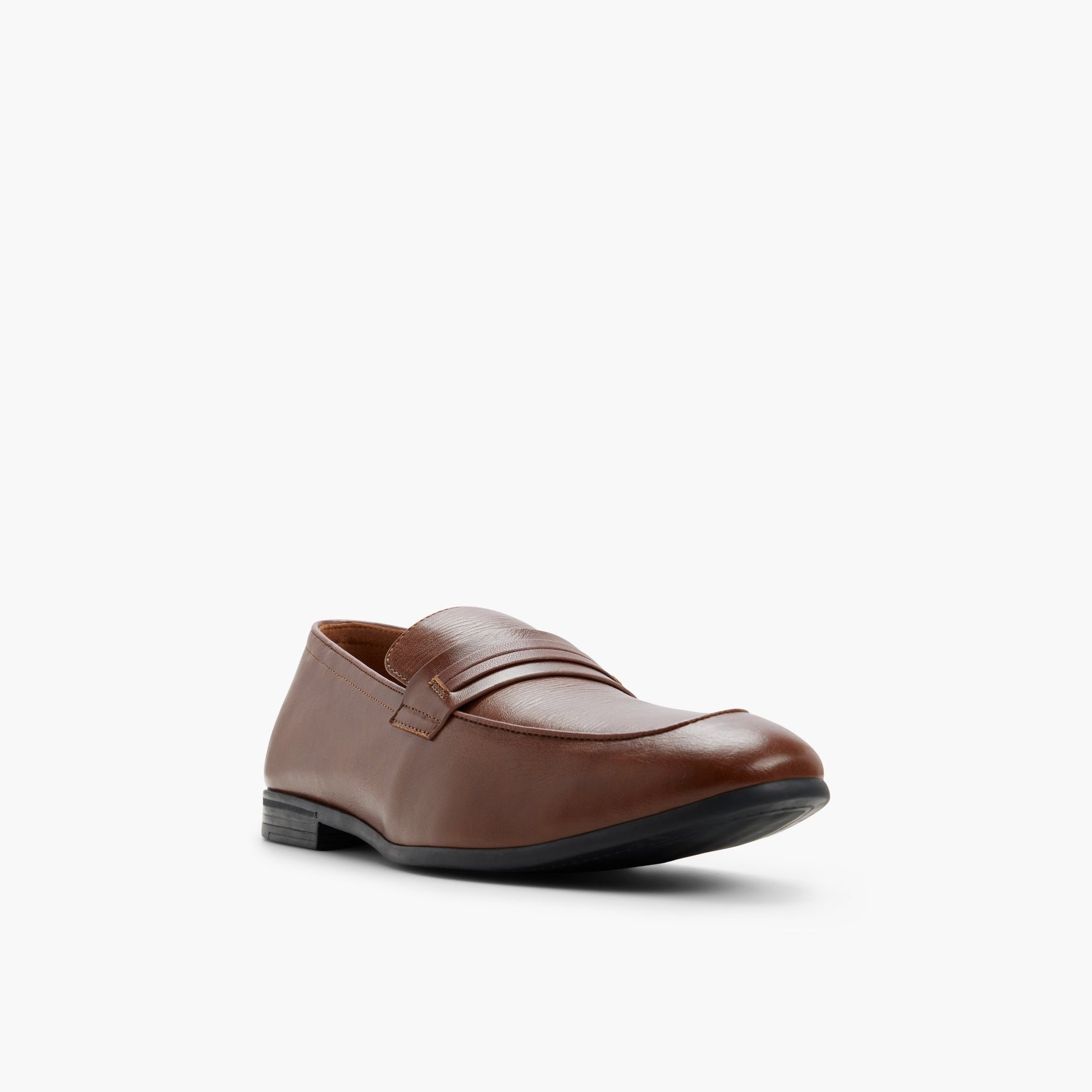 Three-quarter angle of Cognac Rexford Loafers's front side
