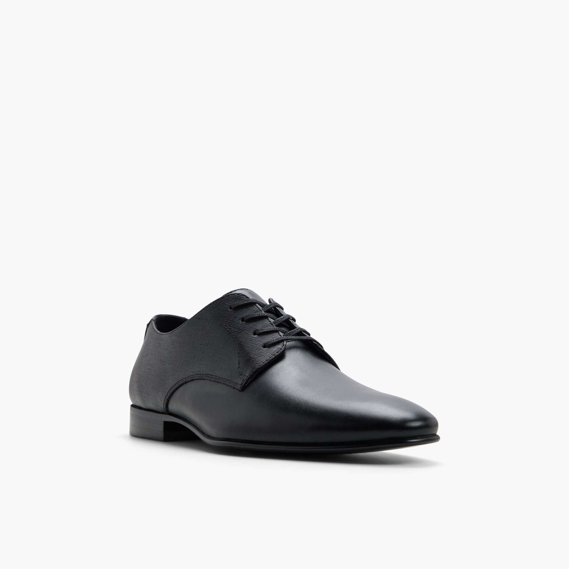 Test FR:Three-quarter angle of Noir Dartmouth Chaussures derby's front side