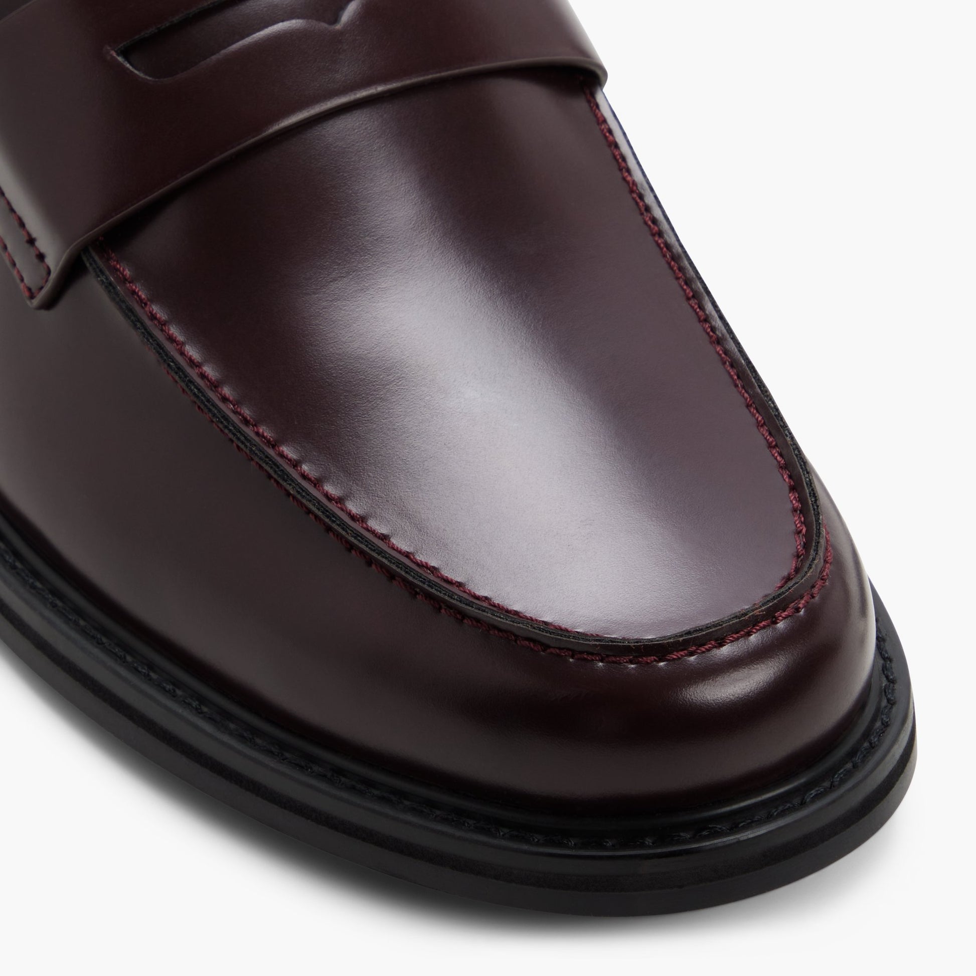 Close-up of the Bordo Westlake Loafers