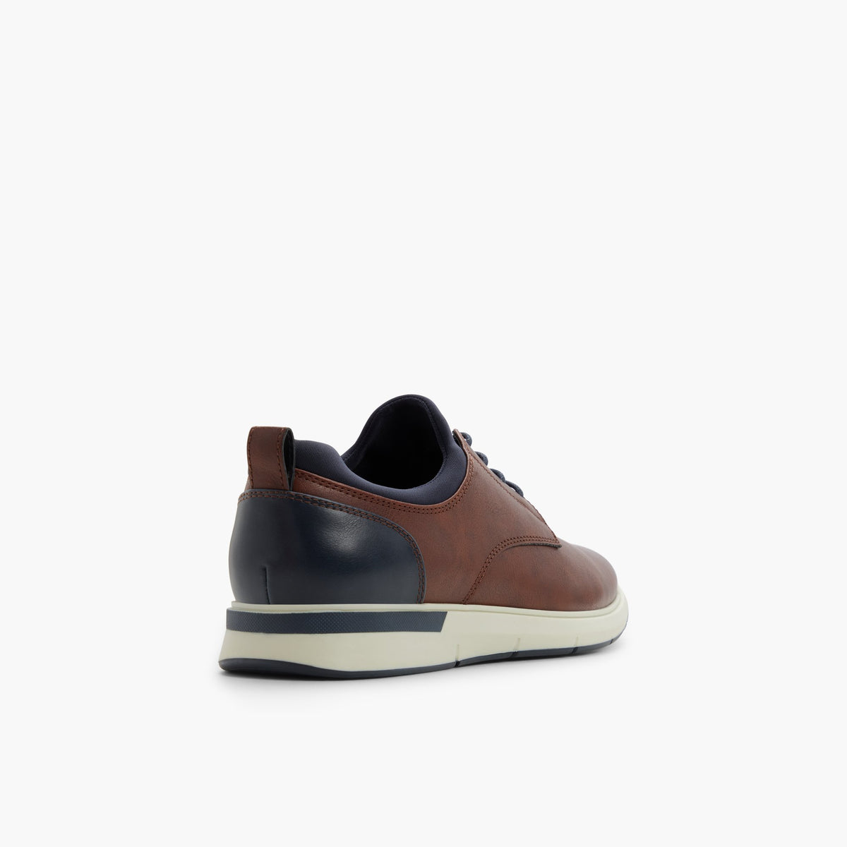 Angle de trois quarts de l'arrière de Cognac Westbourne Chaussures derby