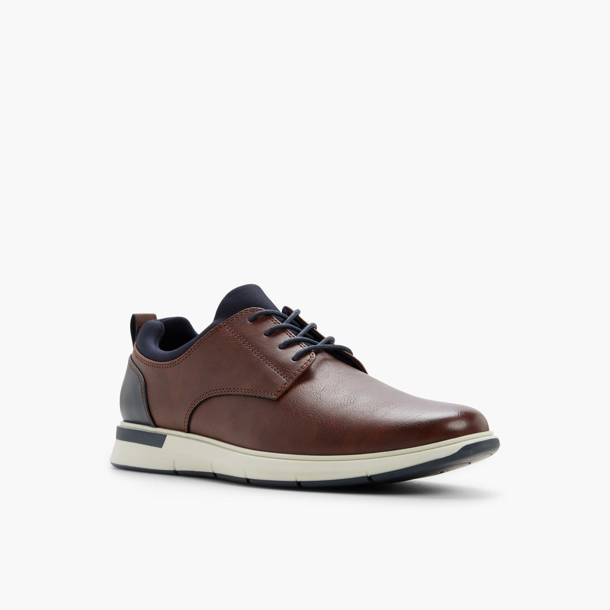 Angle de trois quarts de la face avant de Cognac Westbourne Chaussures derby