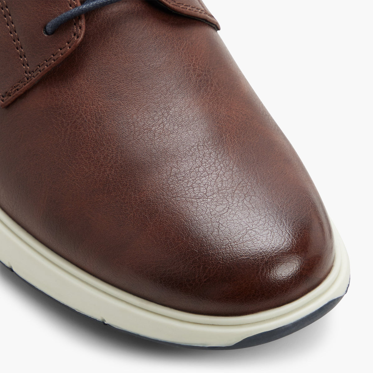 Gros plan de la Cognac Westbourne Chaussures derby
