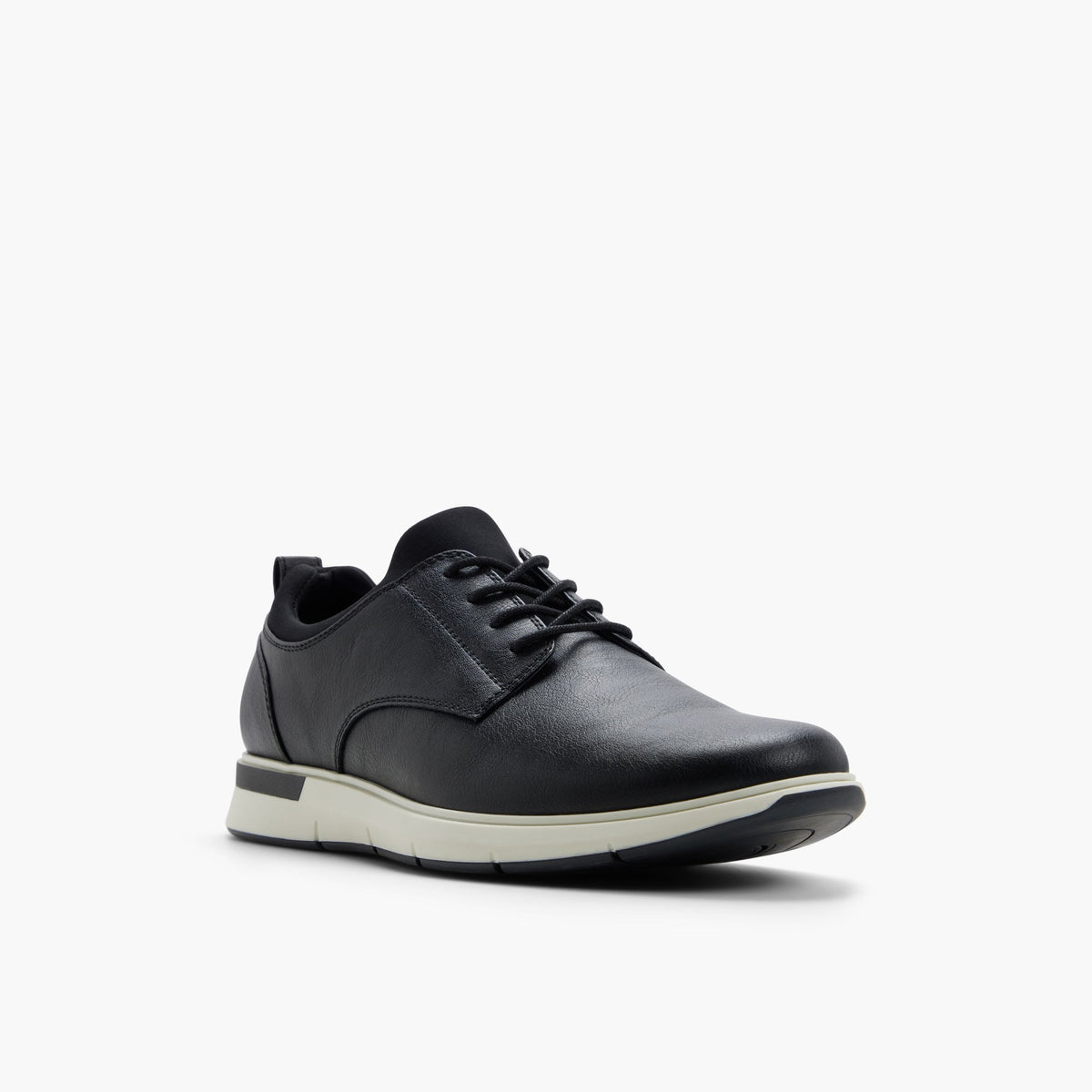 Angle de trois quarts de la face avant de Noir Westbourne Chaussures derby