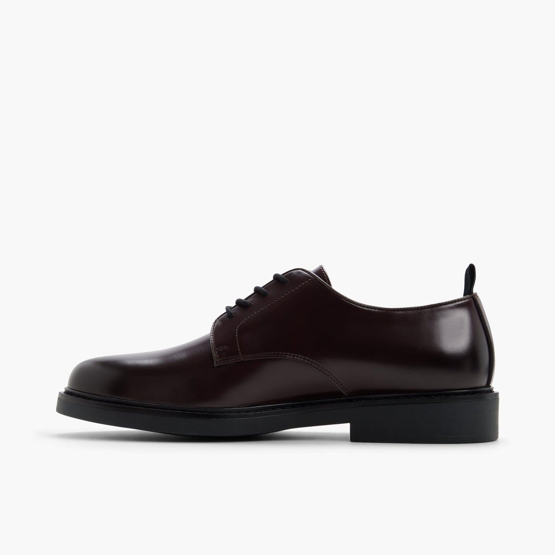 Test FR:Side view of Bordo Alvarado Chaussures derby