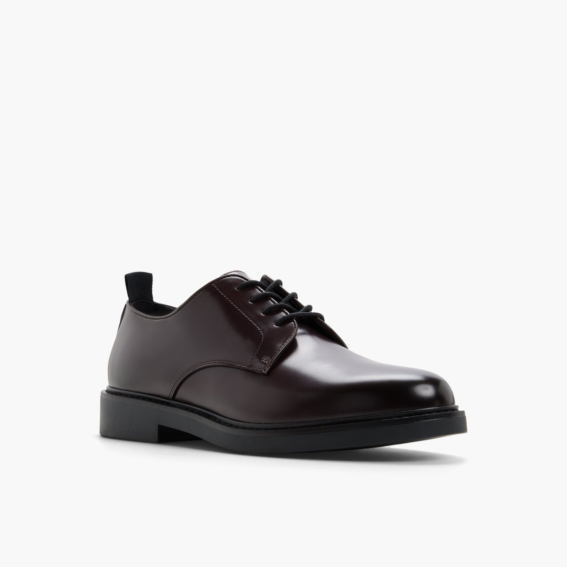 Test FR:Three-quarter angle of Bordo Alvarado Chaussures derby's front side
