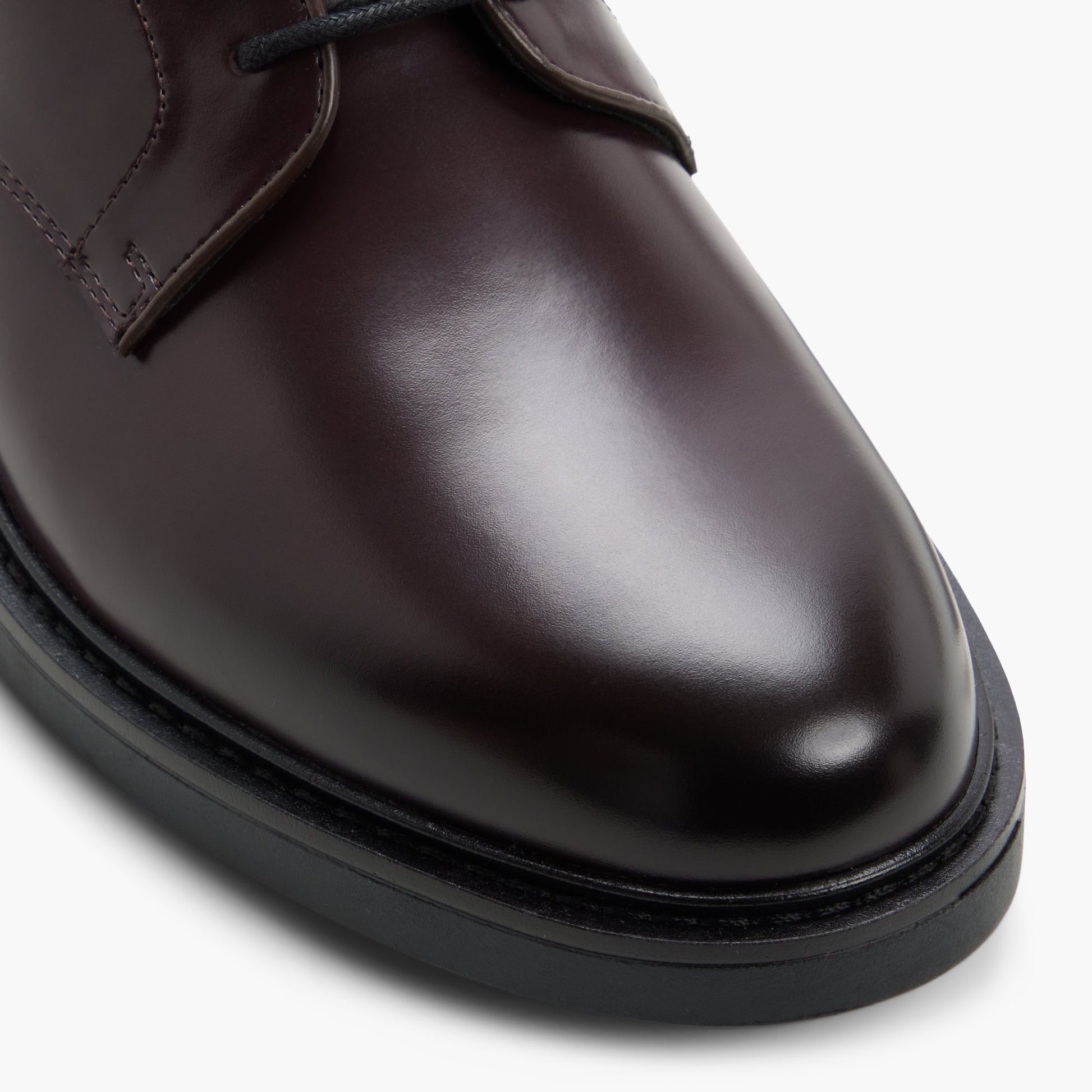 Test FR:Close-up of the Bordo Alvarado Chaussures derby