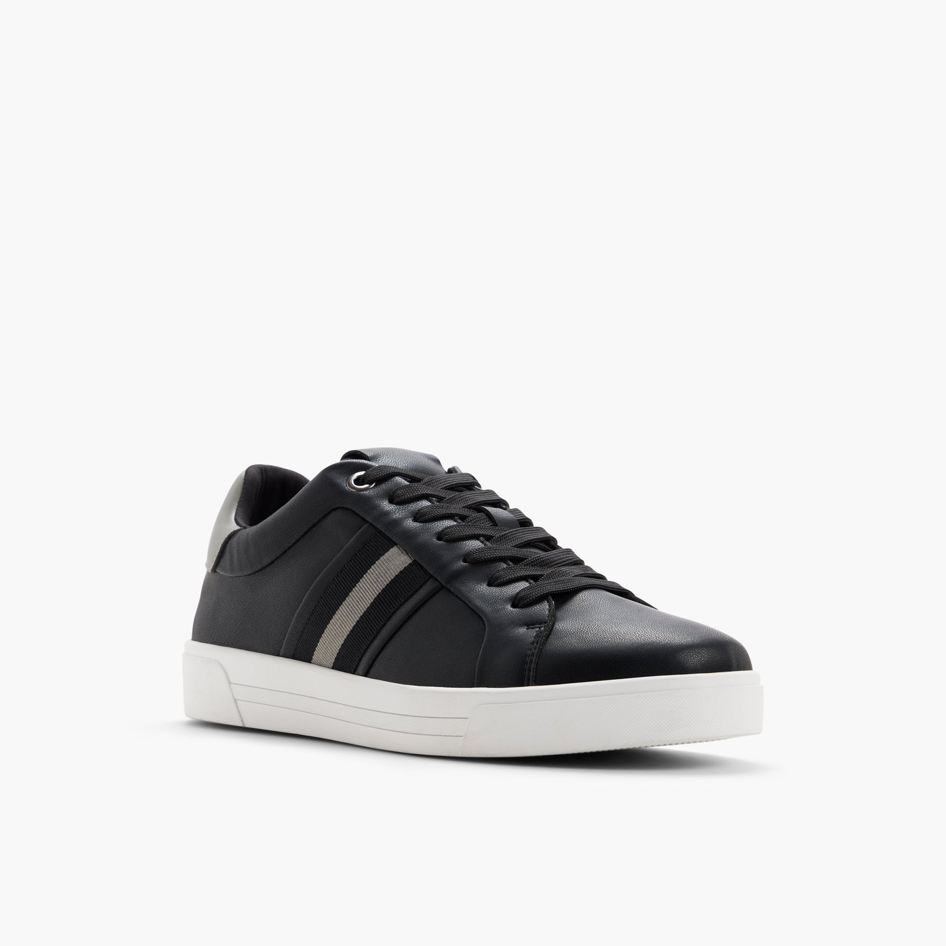 Test FR:Three-quarter angle of Noir Peltason Chaussures à lacets's front side