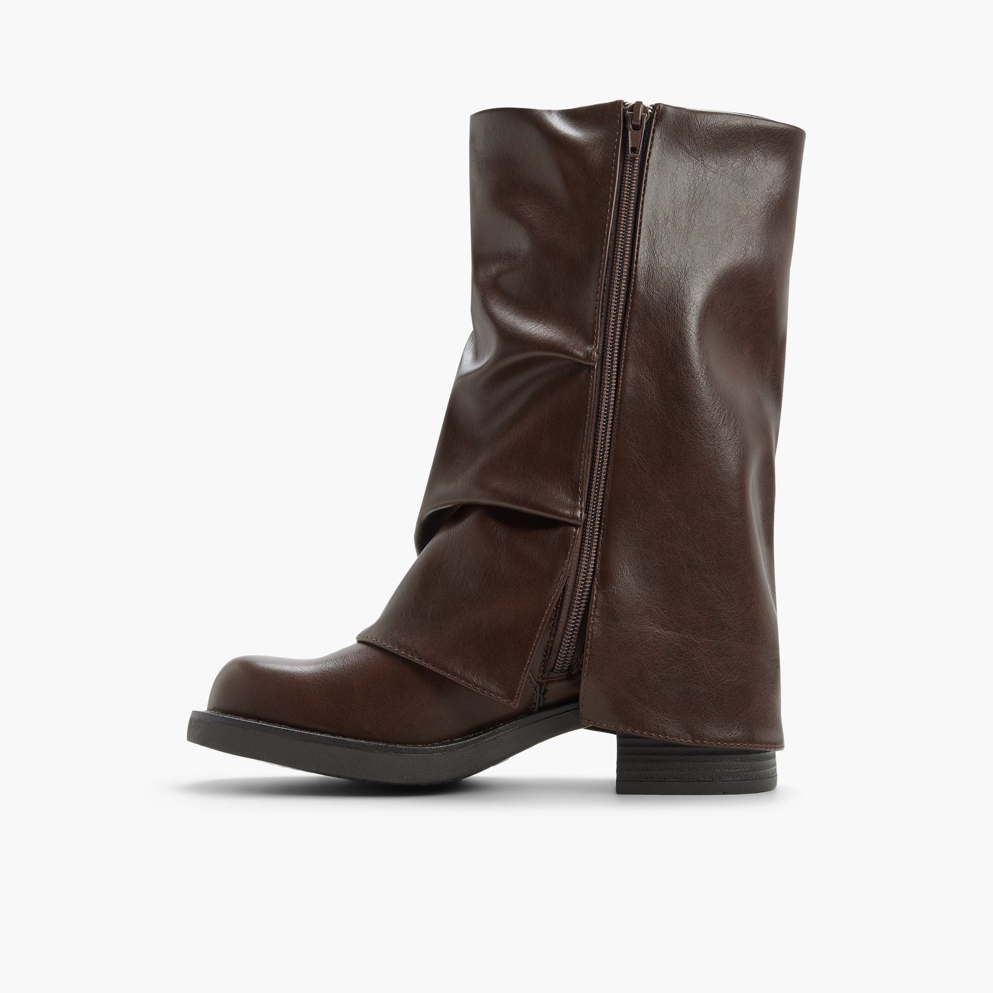 Side view of Black Fennton