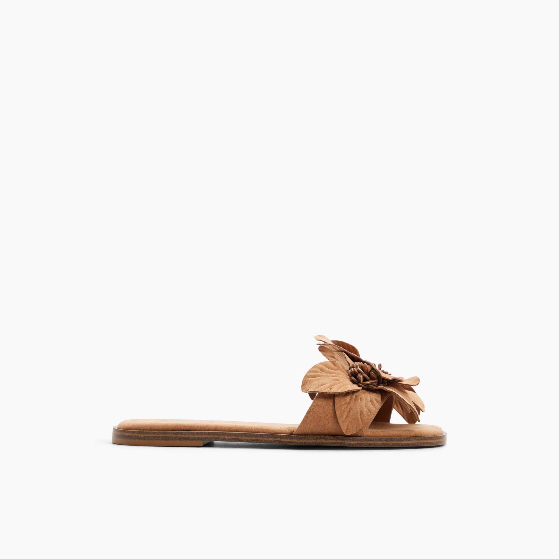 Test FR:Main View of Moyen beige Liliaa Claquettes for Femmes