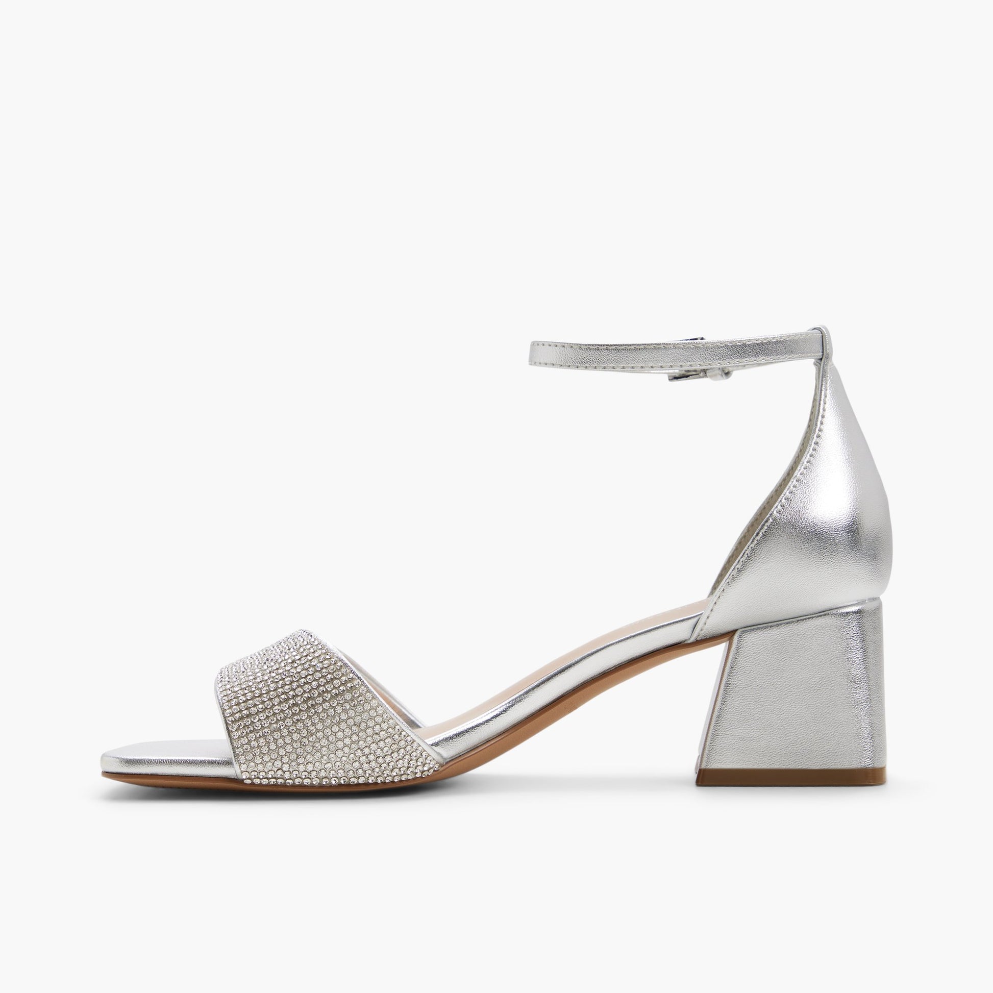 Side view of Silver Vicki