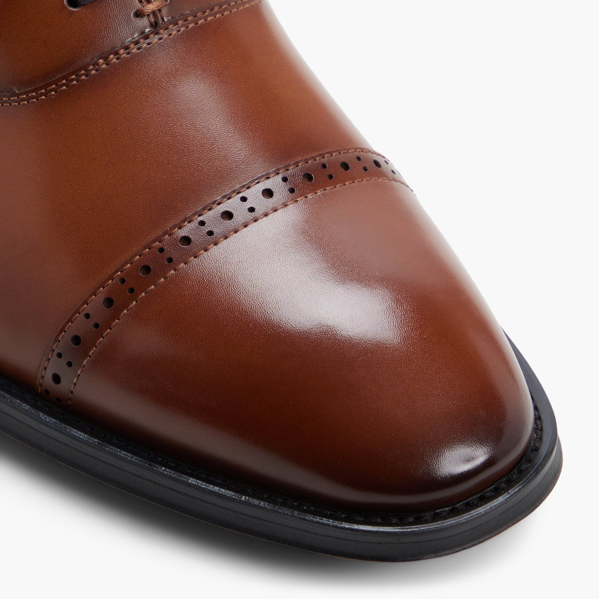 Close-up of the Cognac Stonewell Oxford Shoes