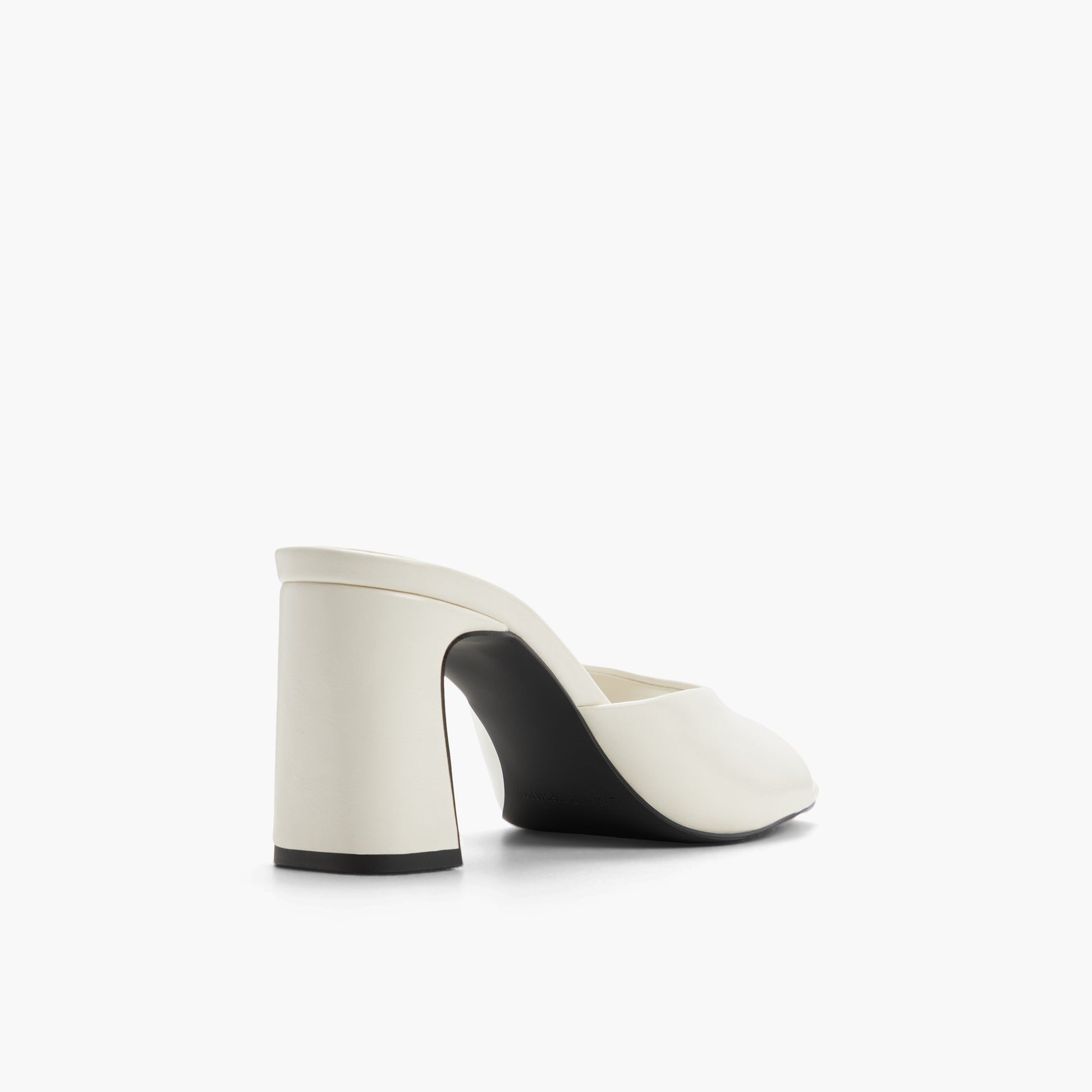 Test FR:Three-quarter angle of Blanc Anneli Sandales mules à talons's back side