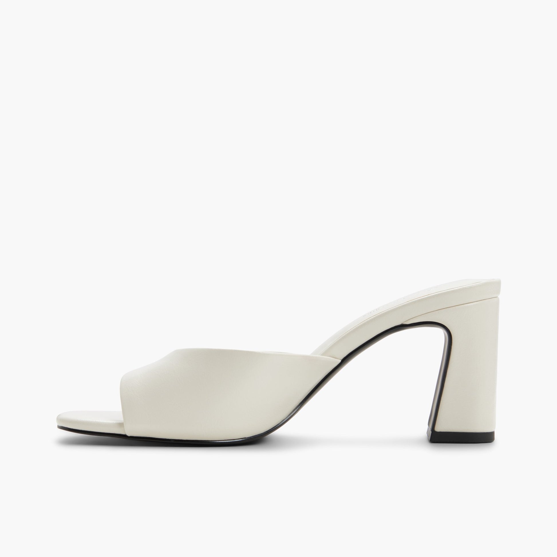 Test FR:Side view of Blanc Anneli Sandales mules à talons