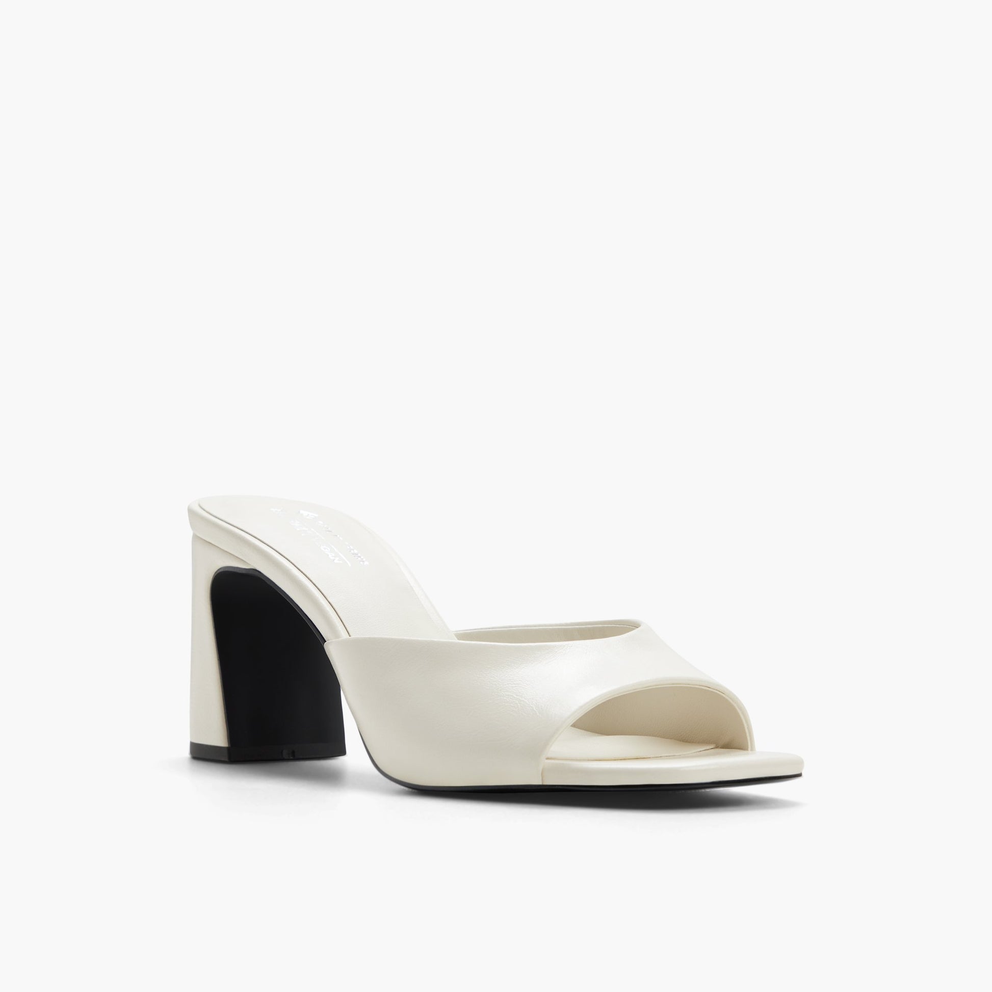 Test FR:Three-quarter angle of Blanc Anneli Sandales mules à talons's front side