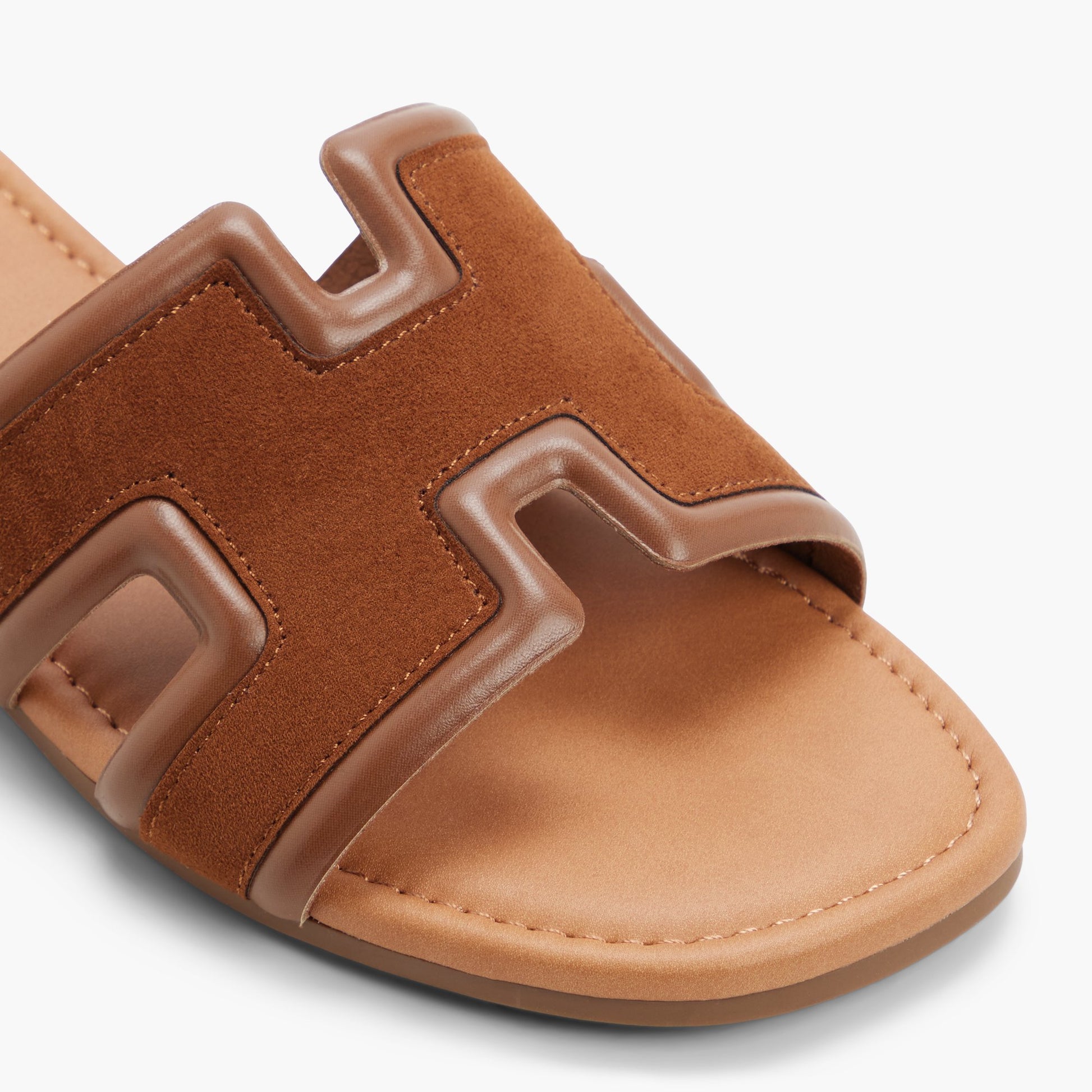 Close-up of the Cognac Kamiko Slides
