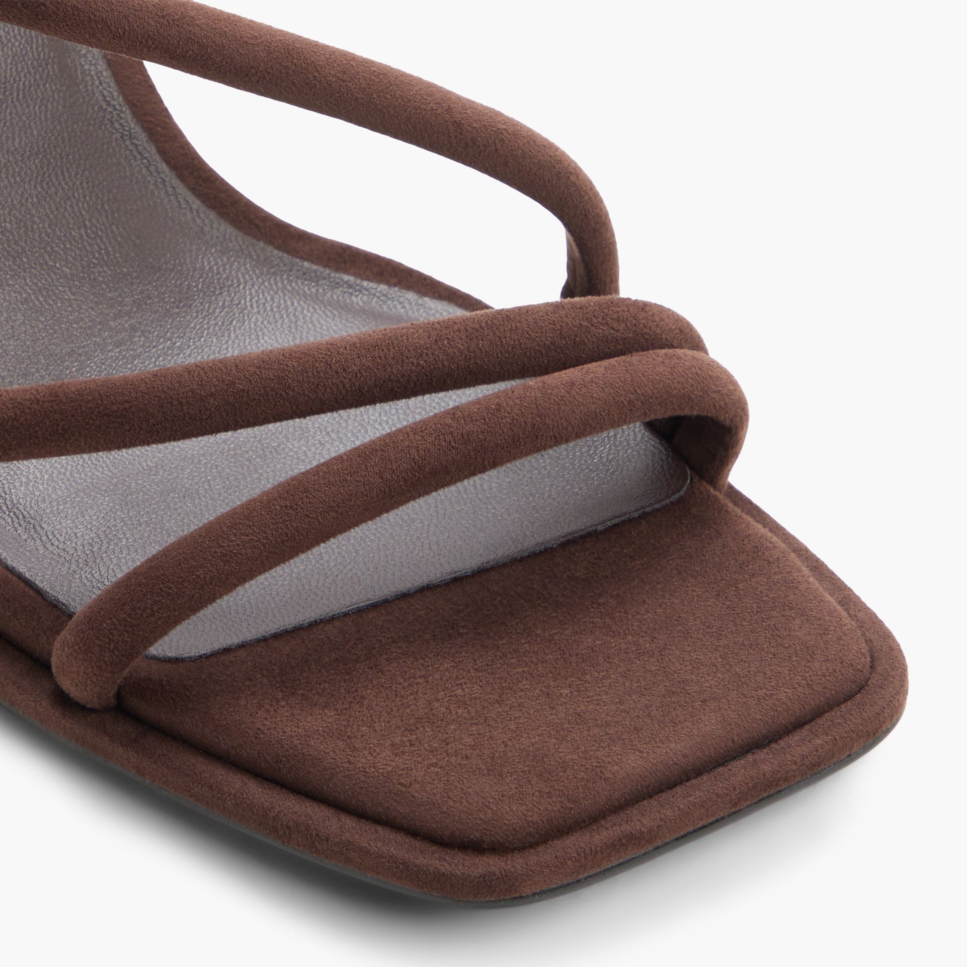 Close-up of the Dark brown Luxe