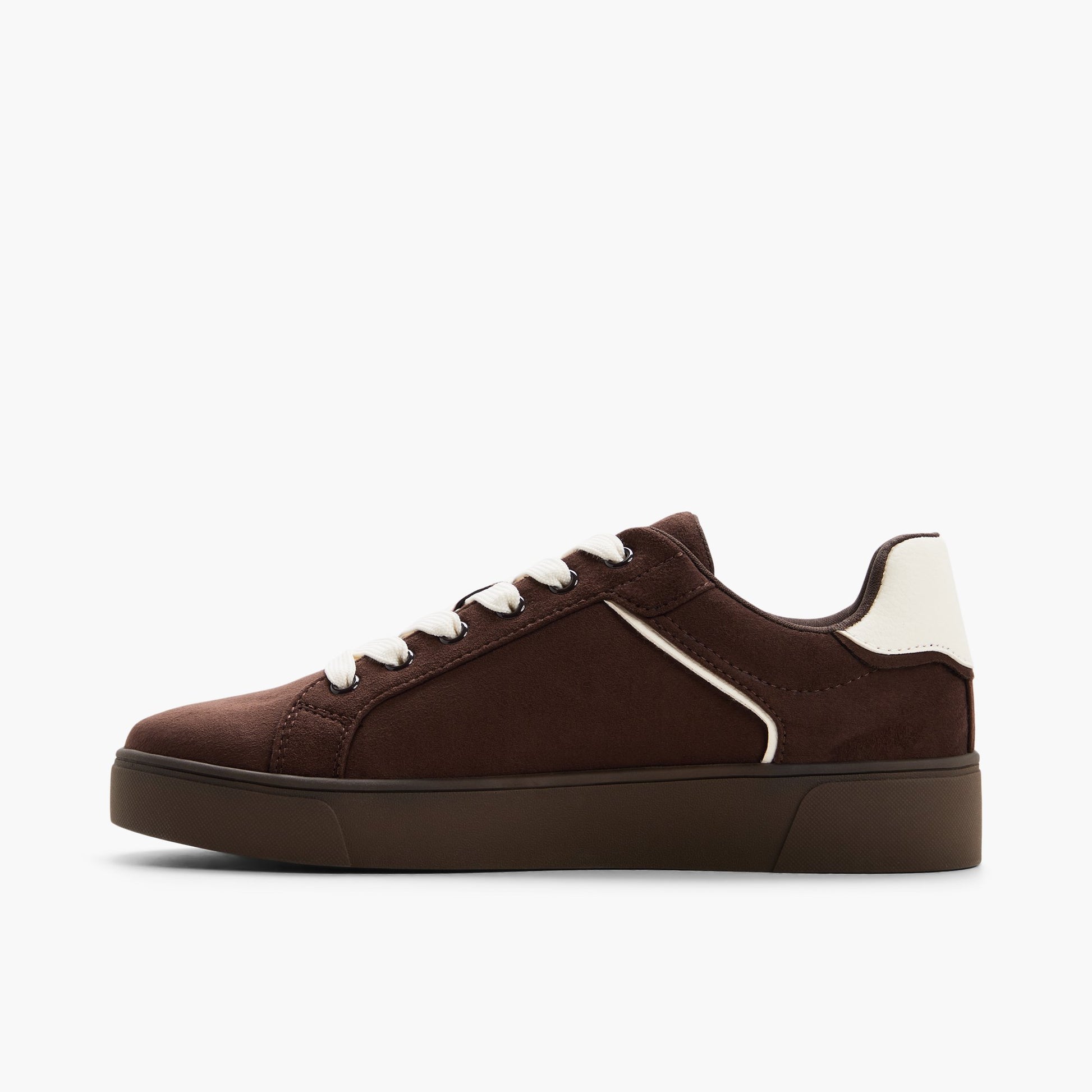 Test FR:Side view of Brun foncé Tarynn Sneakers