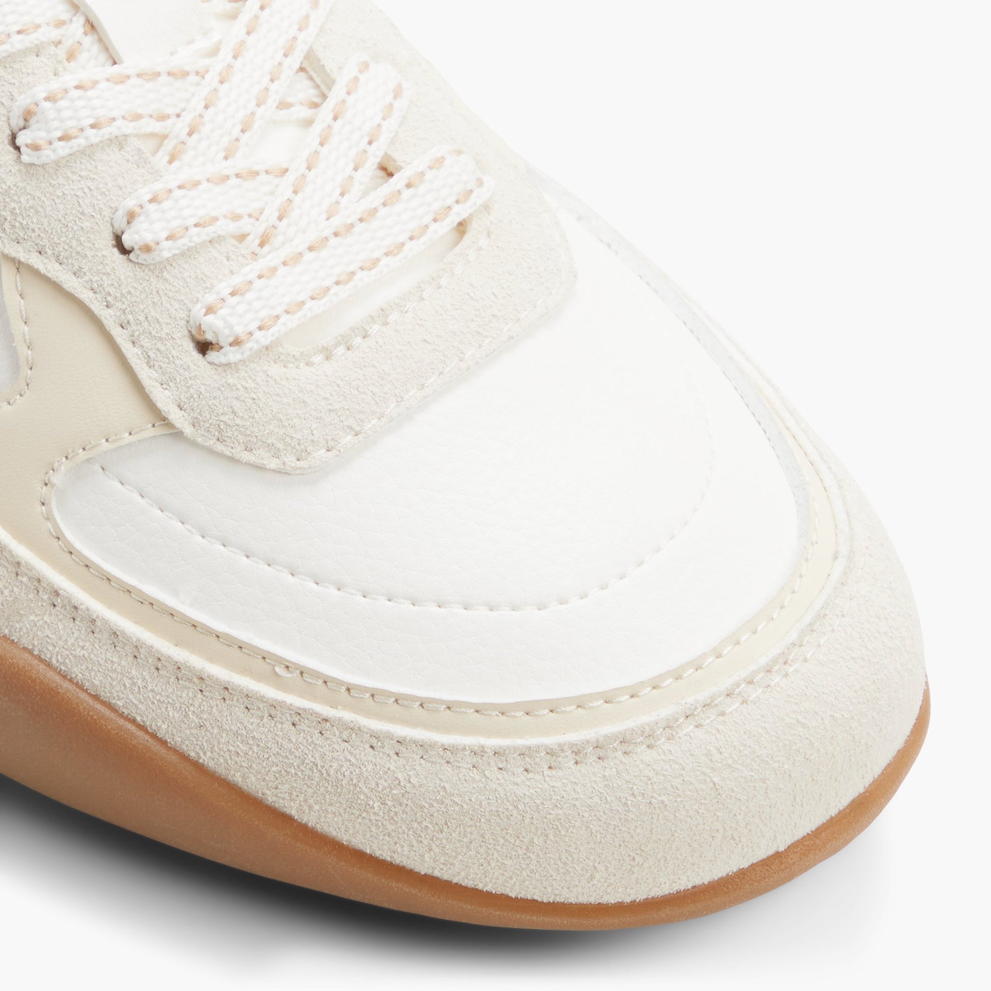 Close-up of the White multi Simonne