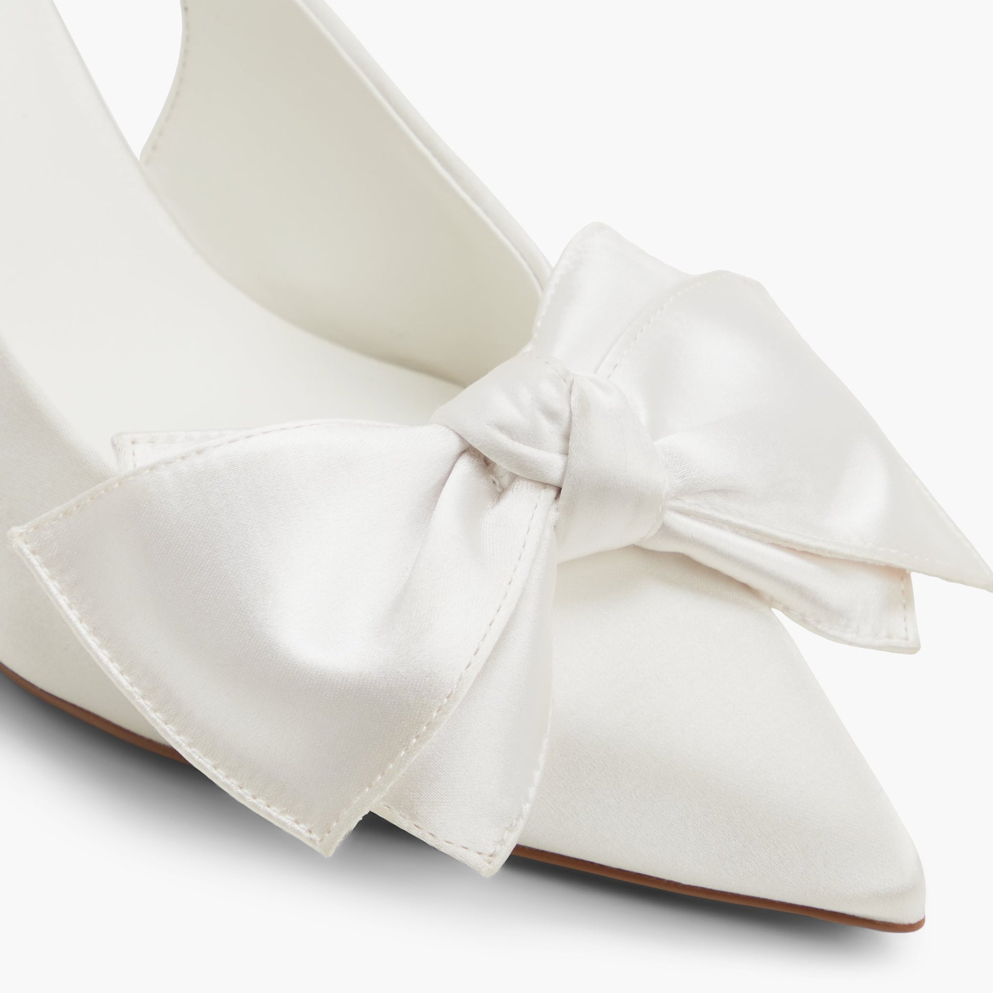 Test FR:Close-up of the Ivoire Atheena Talons à bride arrière