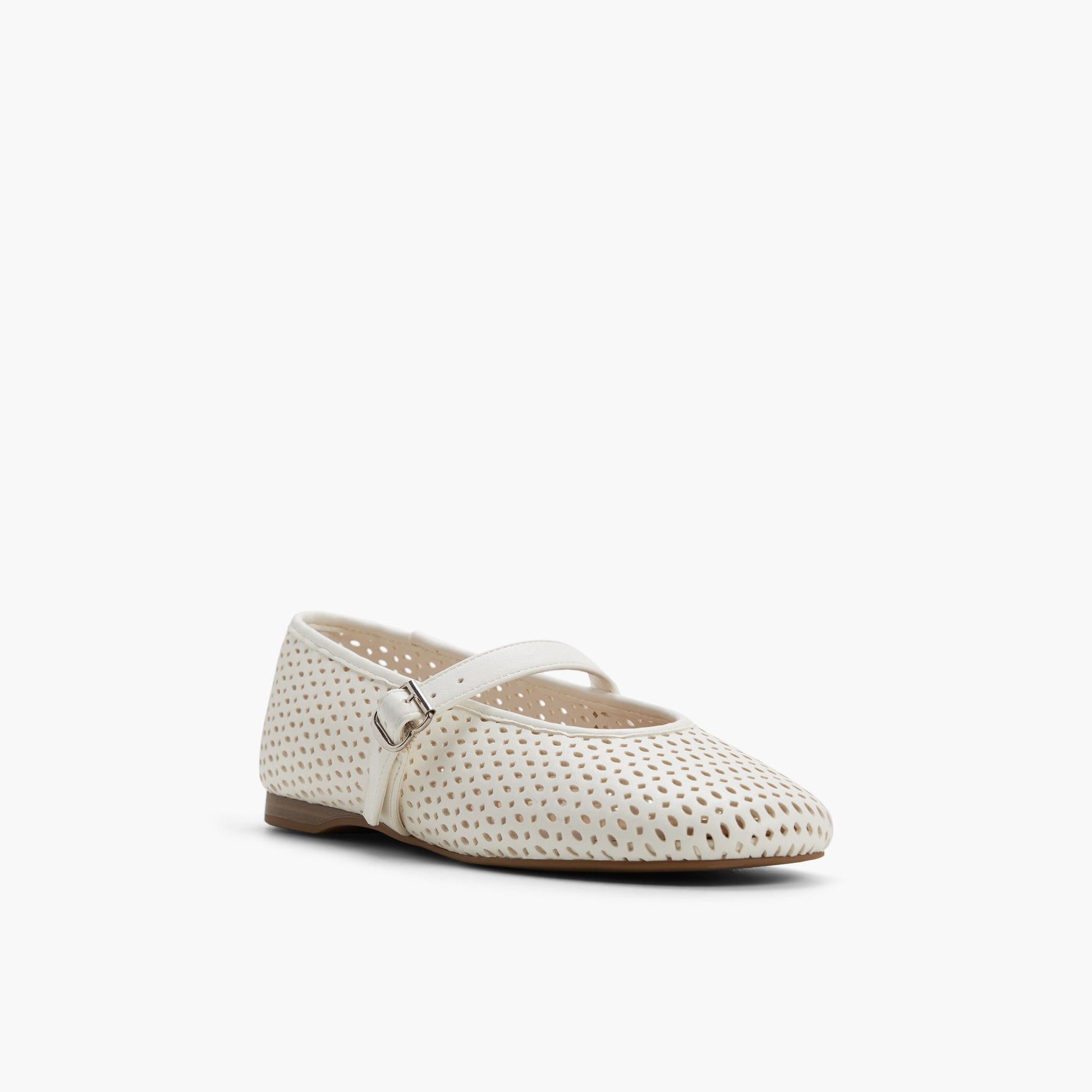 Test FR:Three-quarter angle of Autre blanc Elyiaa Mary Janes's front side