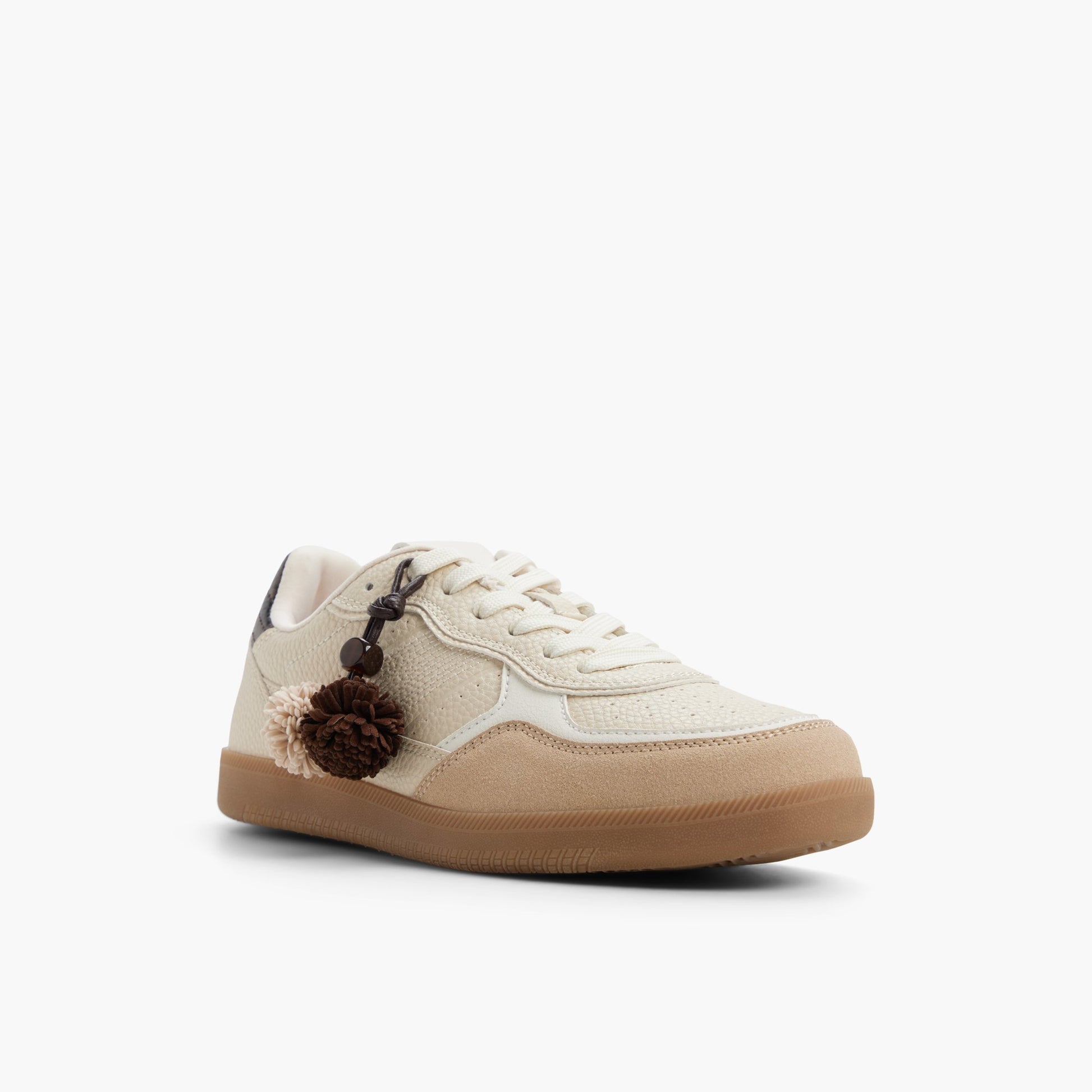 Angle de trois quarts de la face avant de Beige Ezme Sneakers