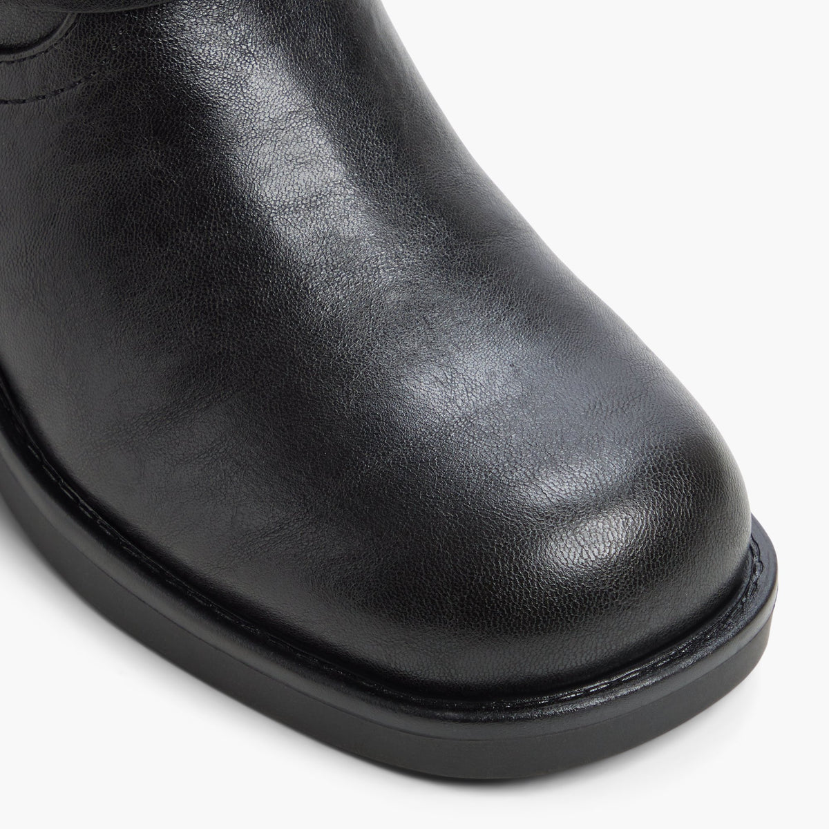 Gros plan de la Noir Ilyane Bottes hautes